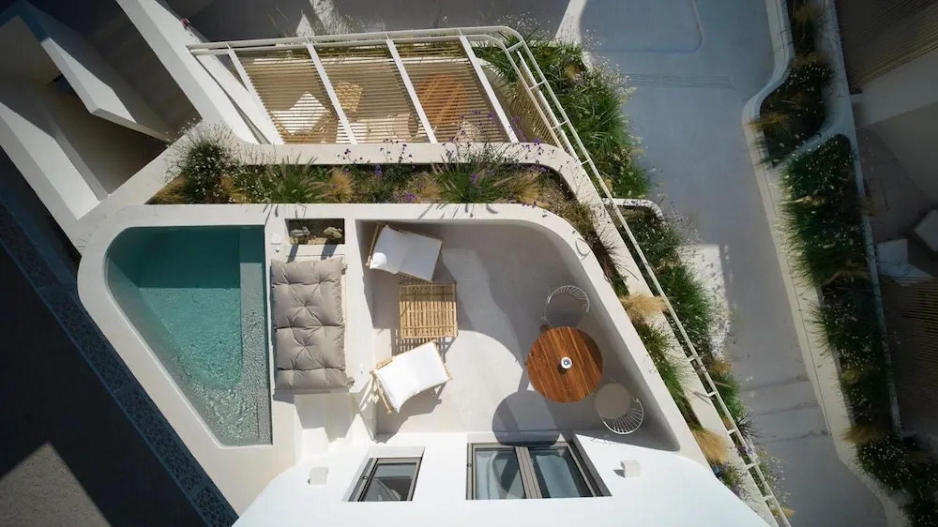 White Pebble Suites