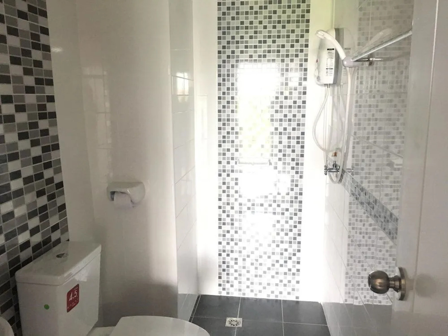 Sutharnlai Apartment