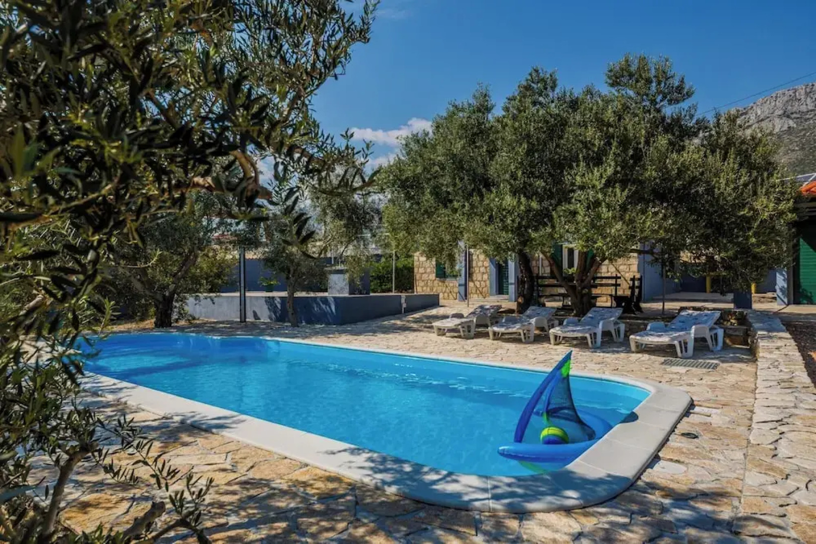 Luxury villa complex Pendolino with heated pool and jacuzzi