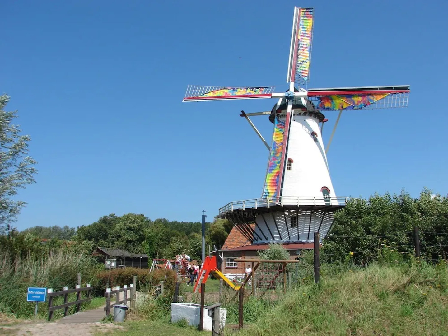 Beautiful Family House With Spacious Garden by the North Sea