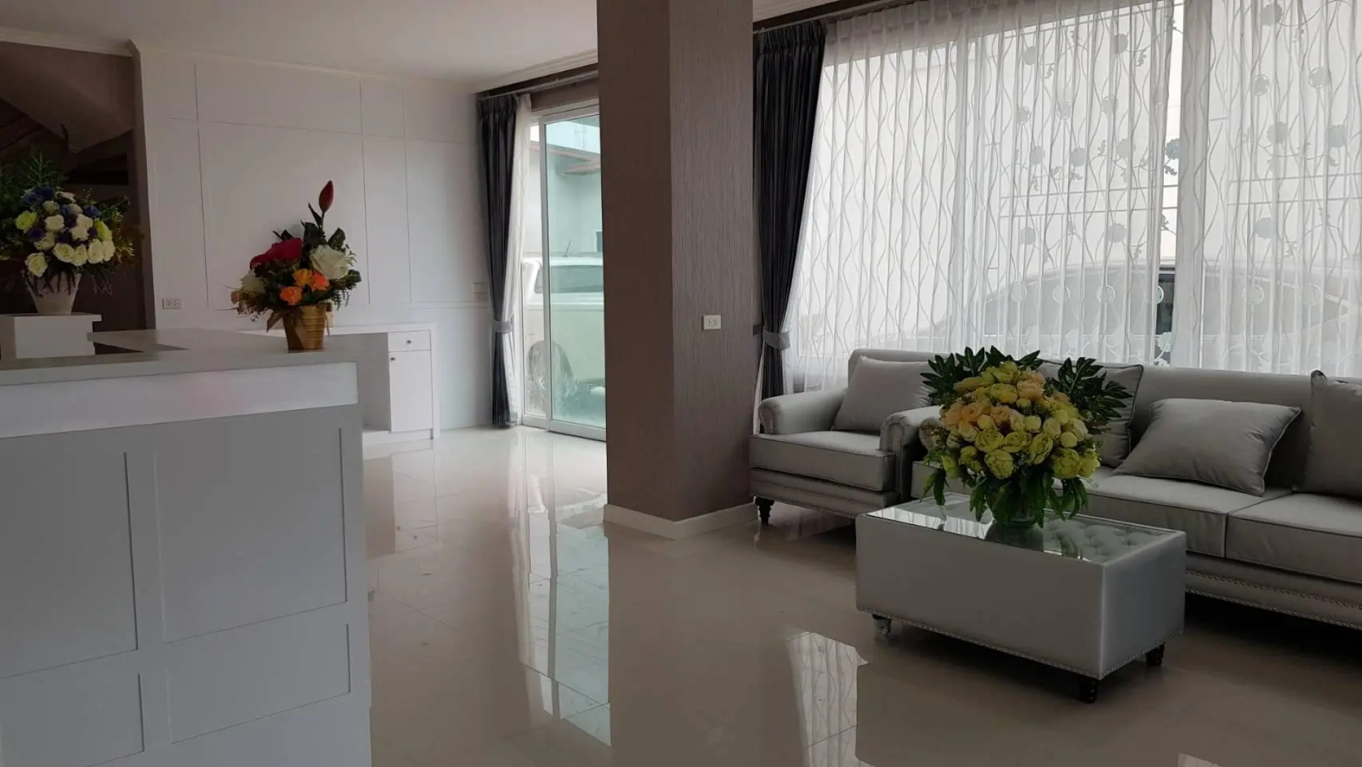 Crystal Place Prathai