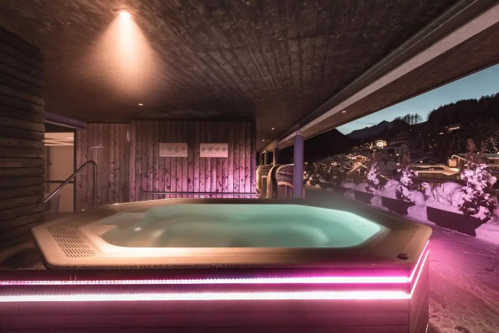 Anthony's Life & Style Hotel