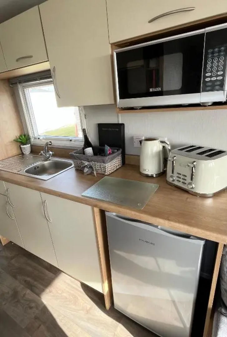 Charming 2-Bed Cottage in Morecambe