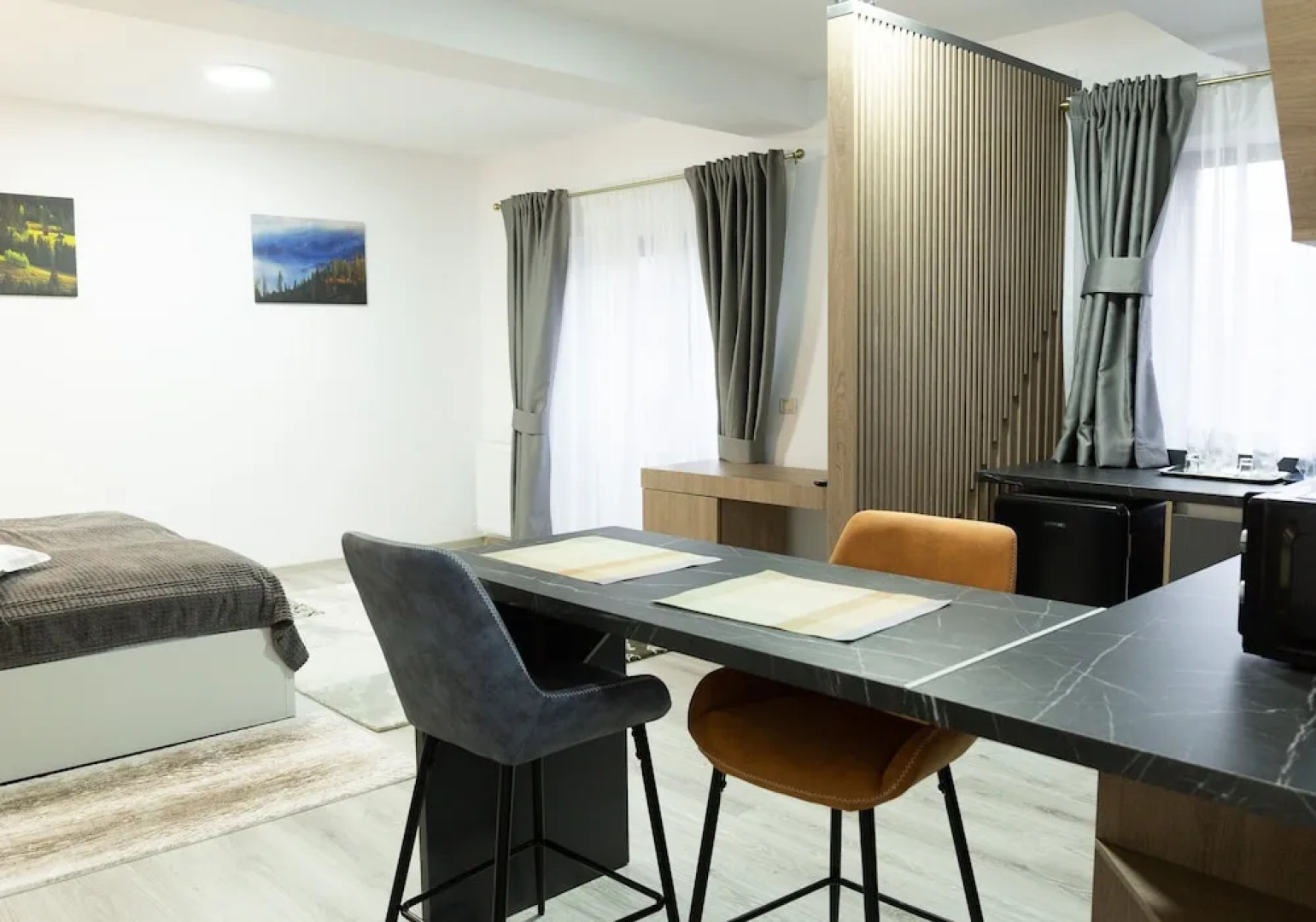 Frasin Studios-6 km to Voronet Monastery