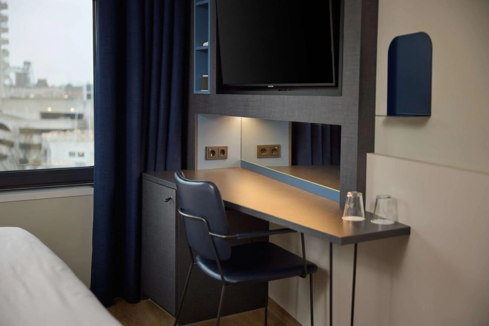 Отель DoubleTree by Hilton Rotterdam Centre