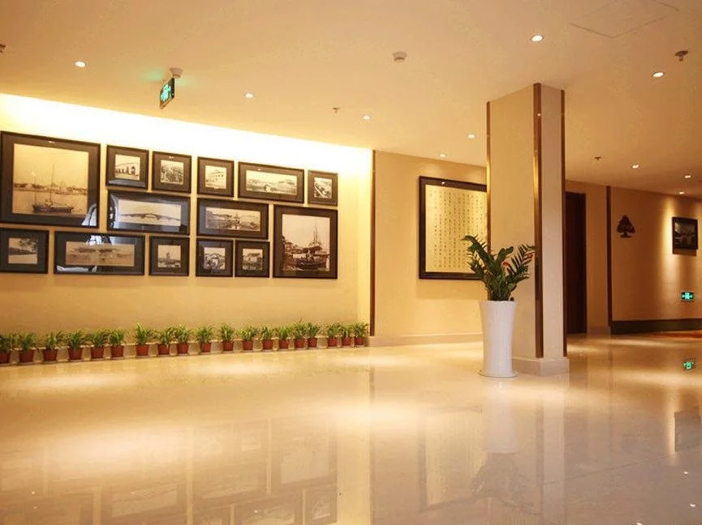 Green Tree Inn Ningbo Train East Station Business Hotel