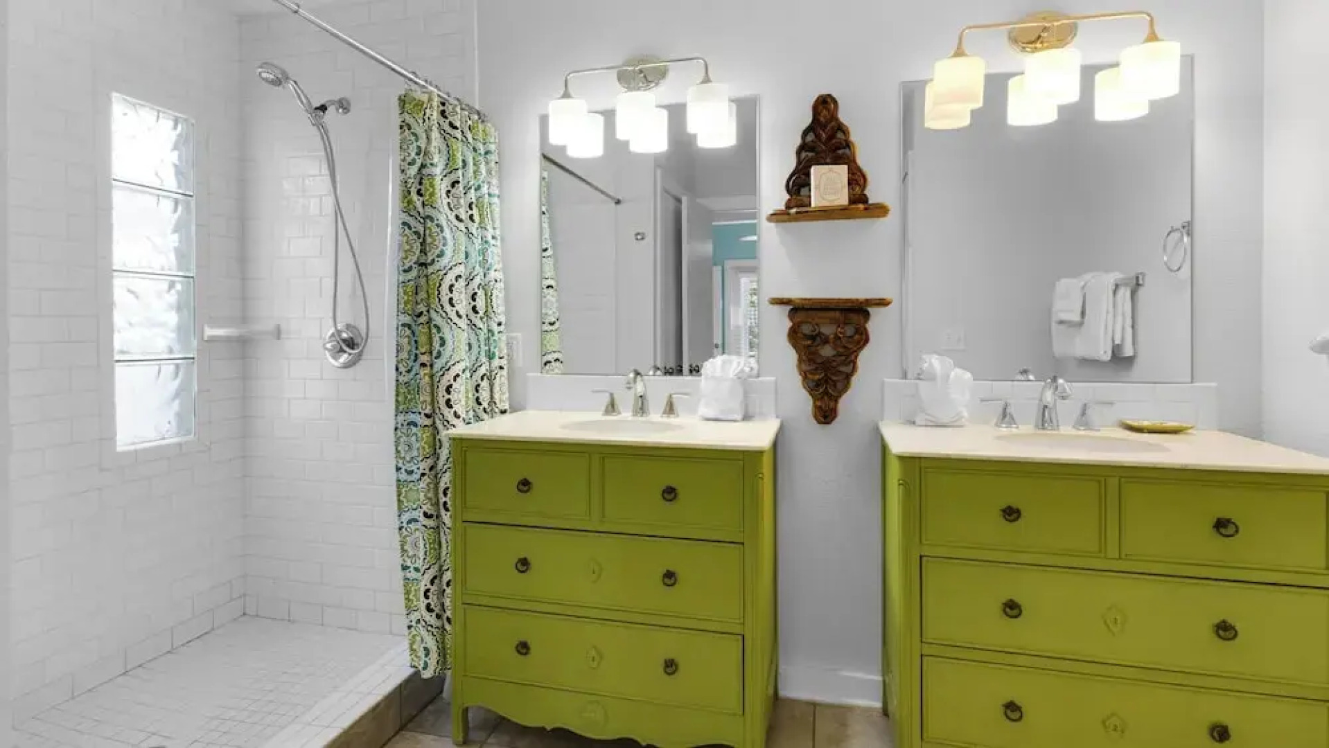 Your Ideal Beach Getaway With Private Pool, Game Room and Close to Beach!