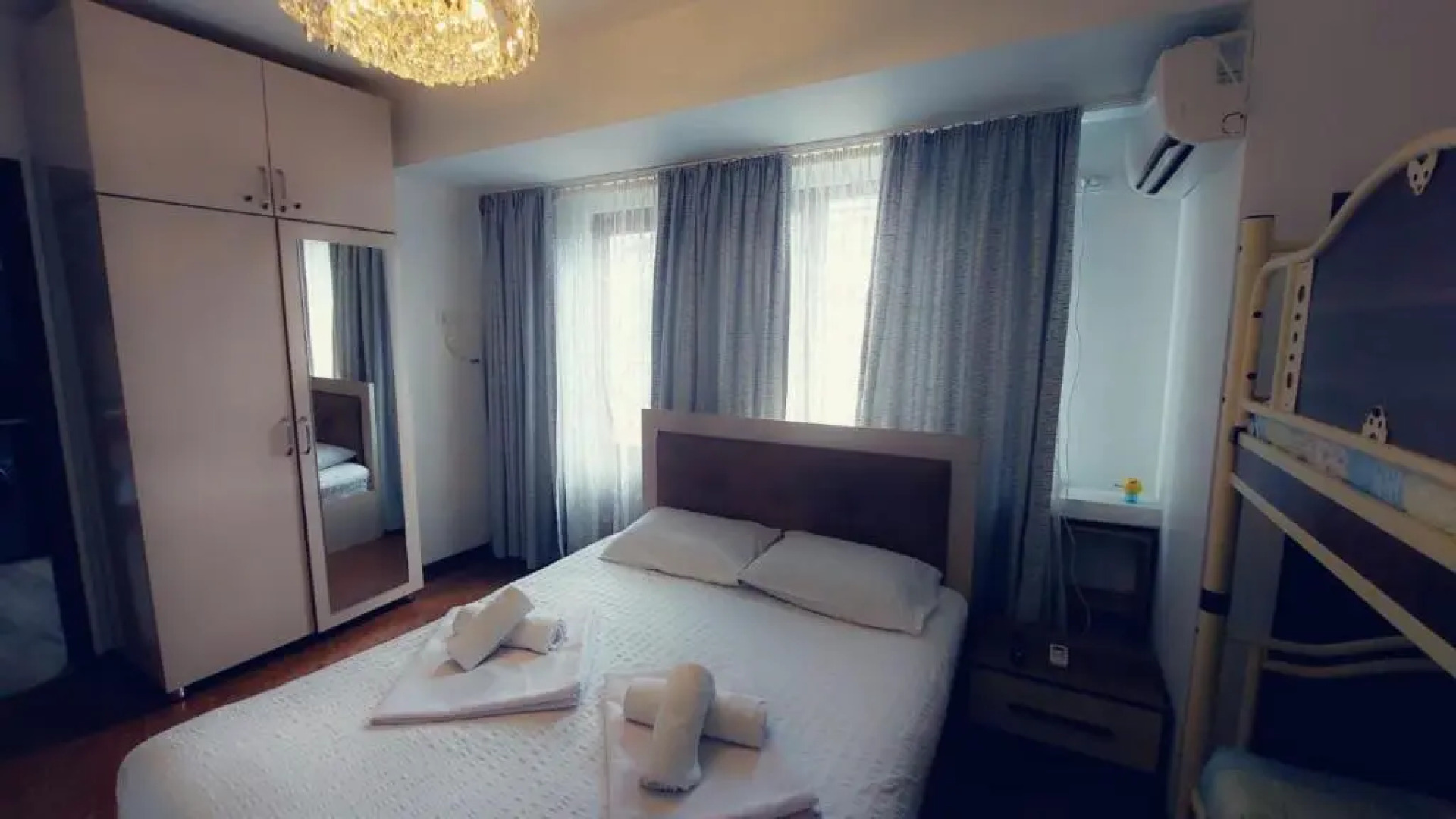 On Khimshiashvili Apartment