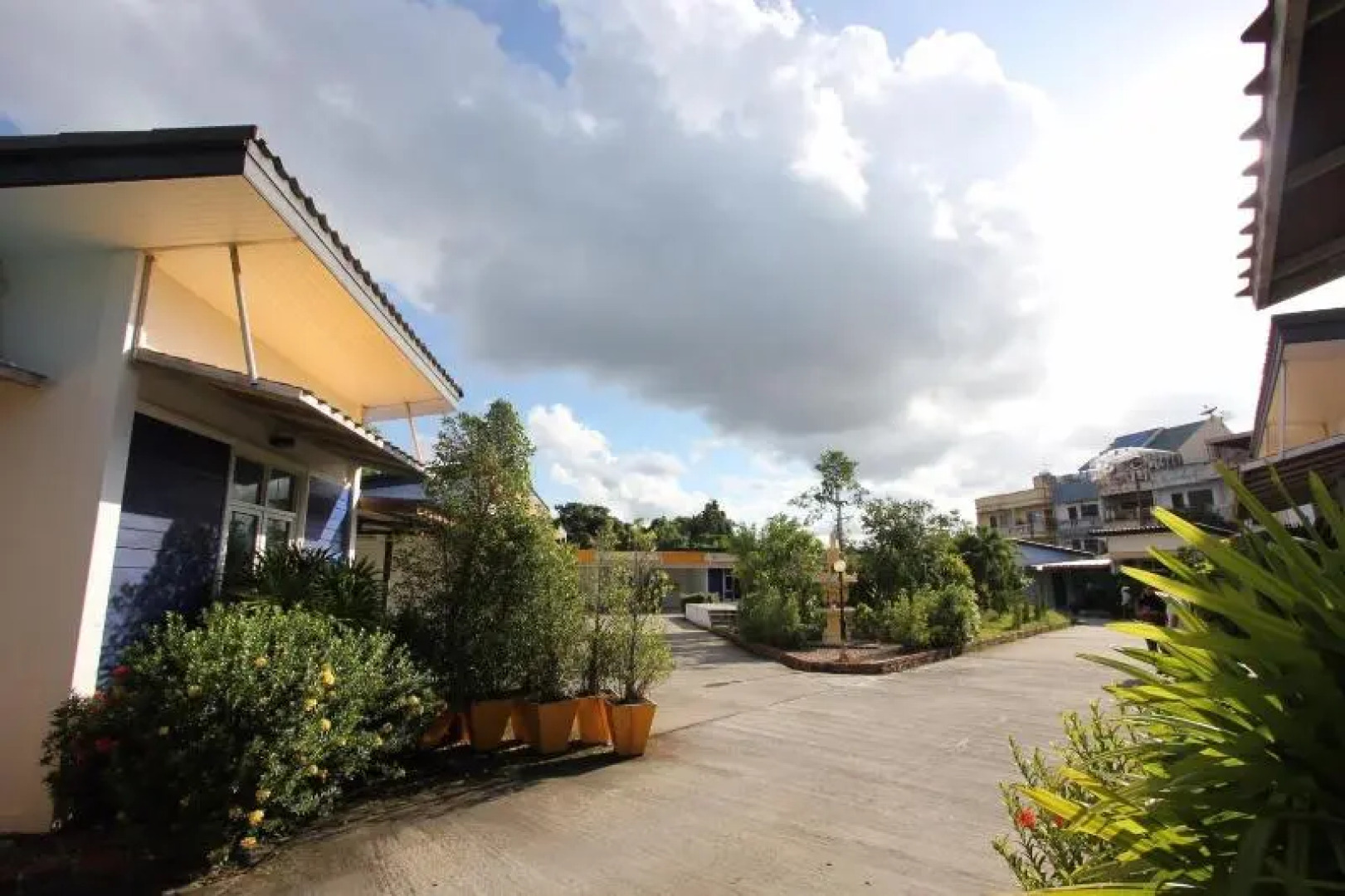 Topaas Resort And Swimmimg Pool