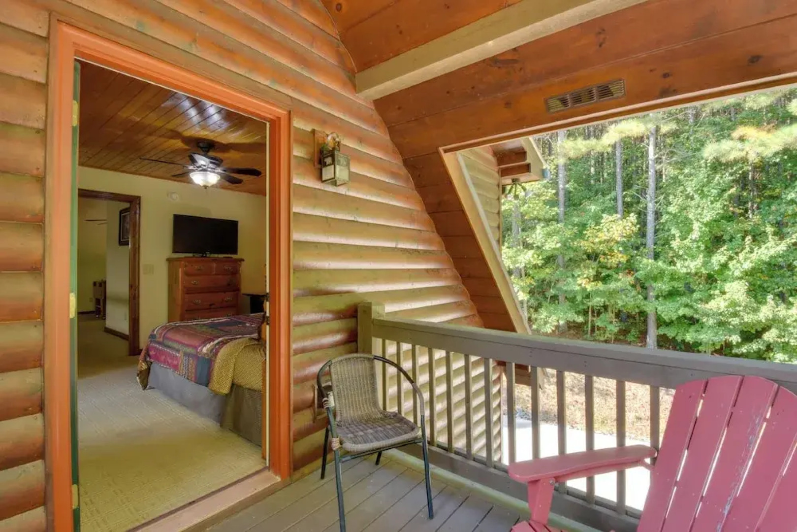 Hot Tub, Game Tables & Mtn Views: Ellijay Cabin