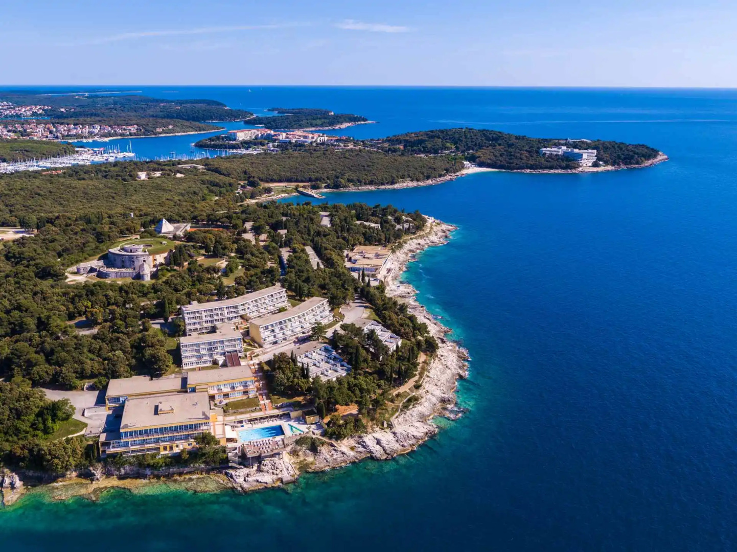 Splendid Golden Rocks Resort