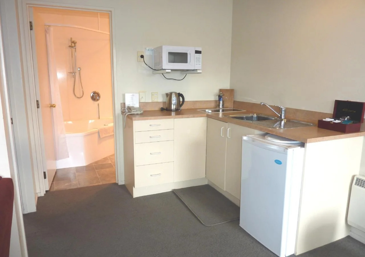 Bk's Pohutukawa Lodge