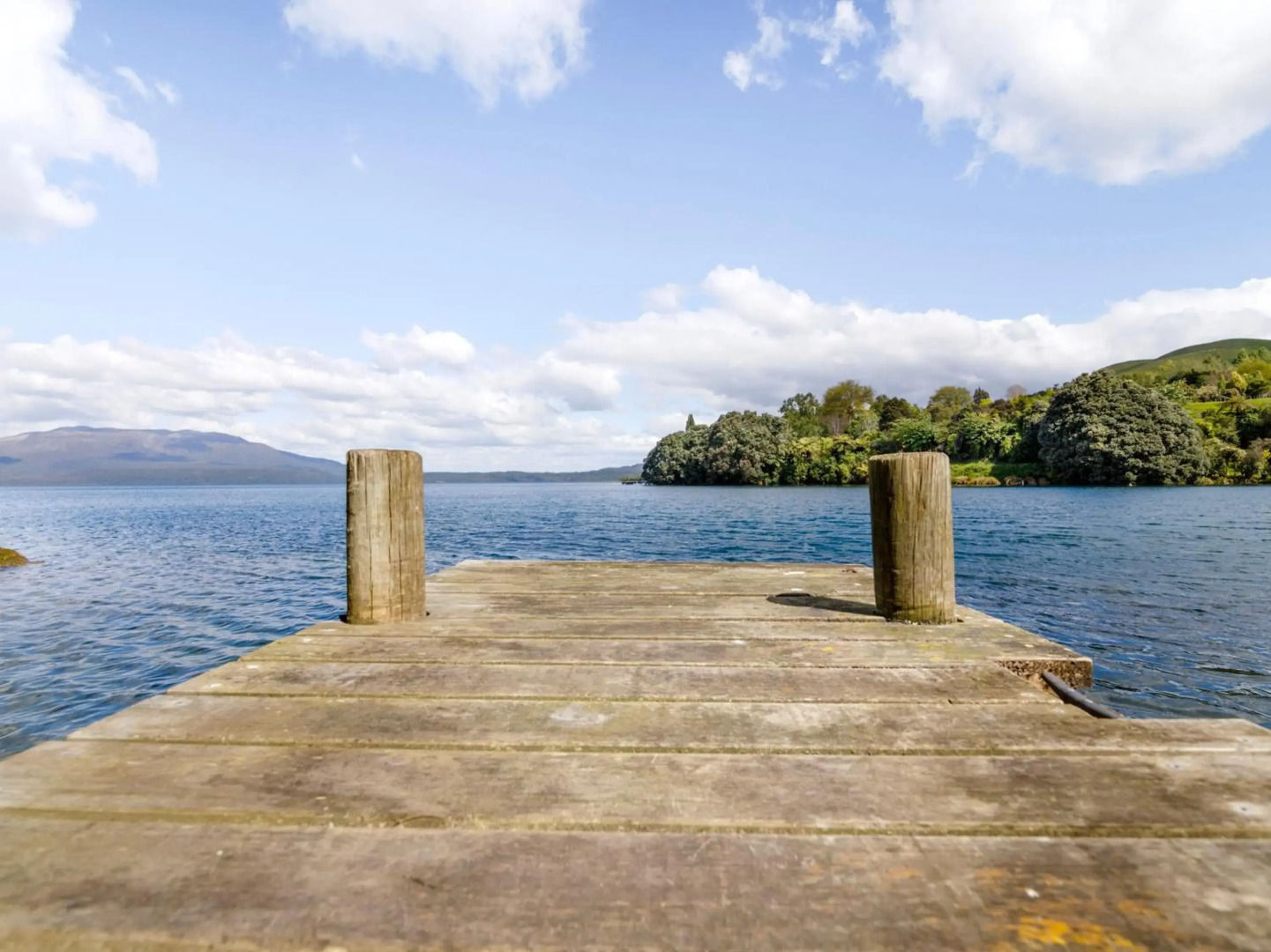 Rainbow Cottage - Lake Tarawera Cottage