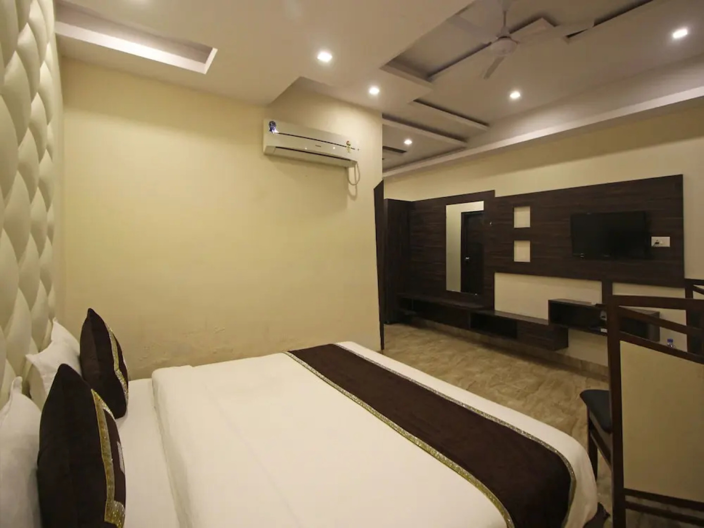 OYO 5183 Hotel Subhadra Residency
