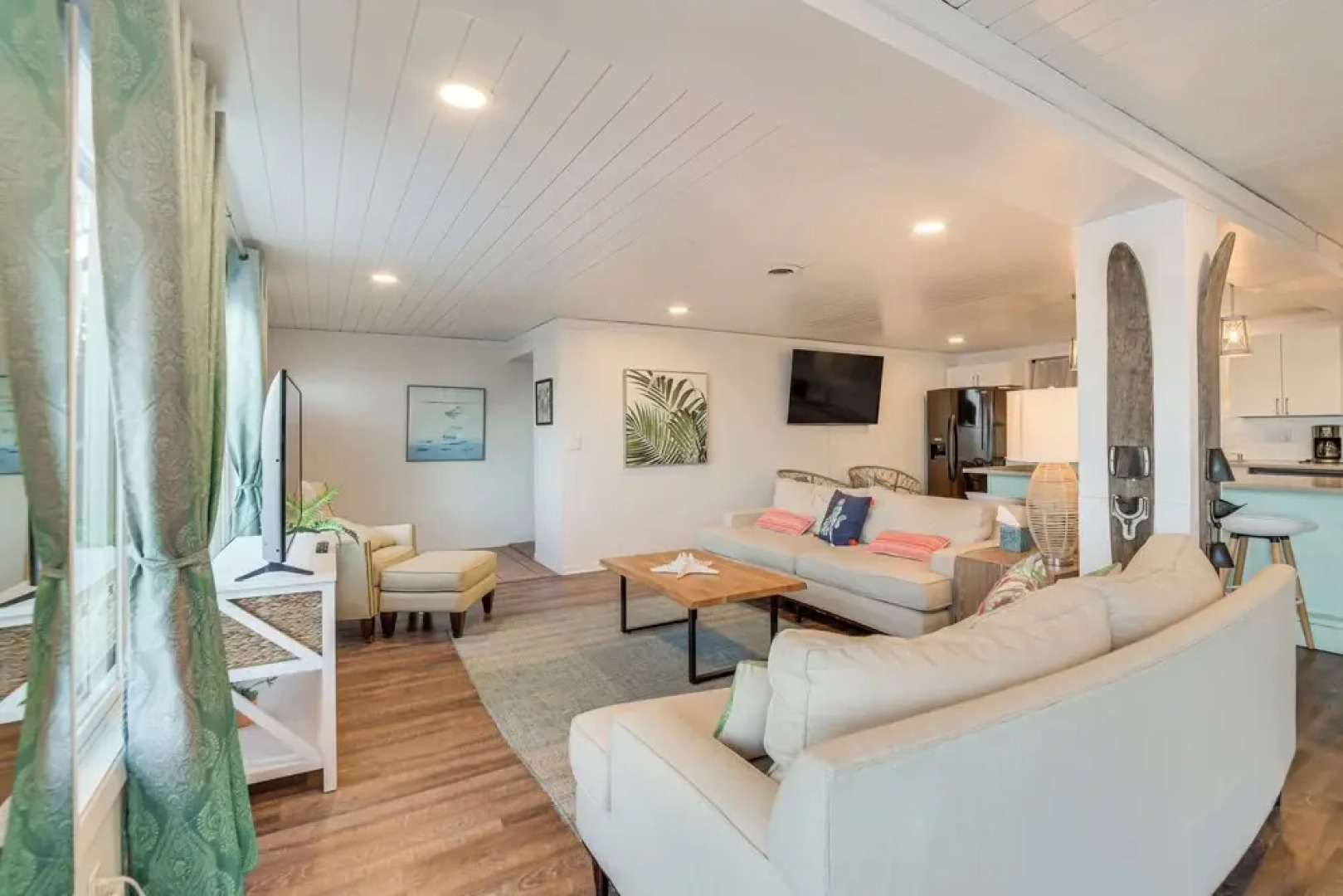 Modern Apt on Detroit Lake w/ Dock Access!