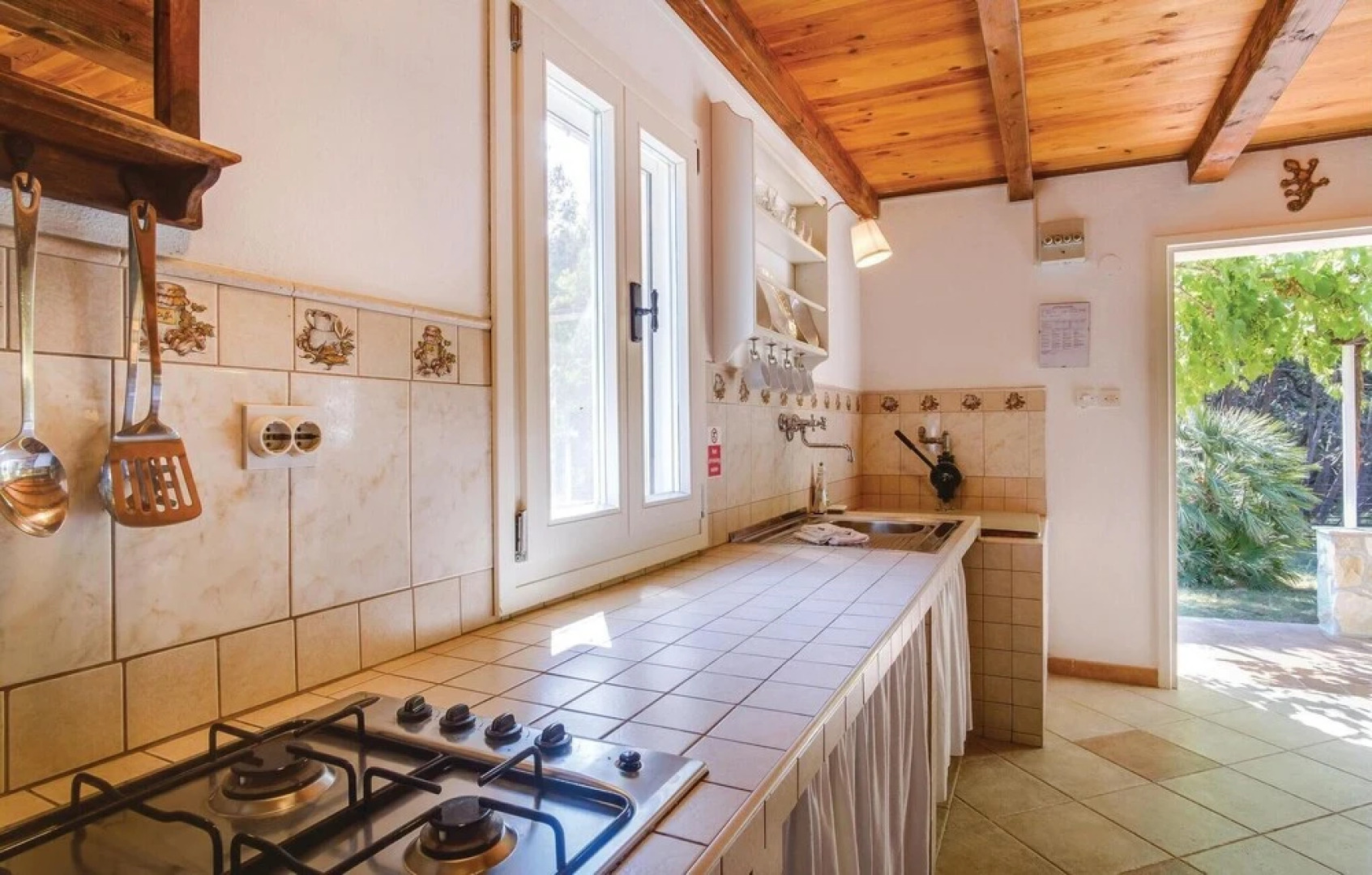 Stunning Home in Cunski With 1 Bedrooms