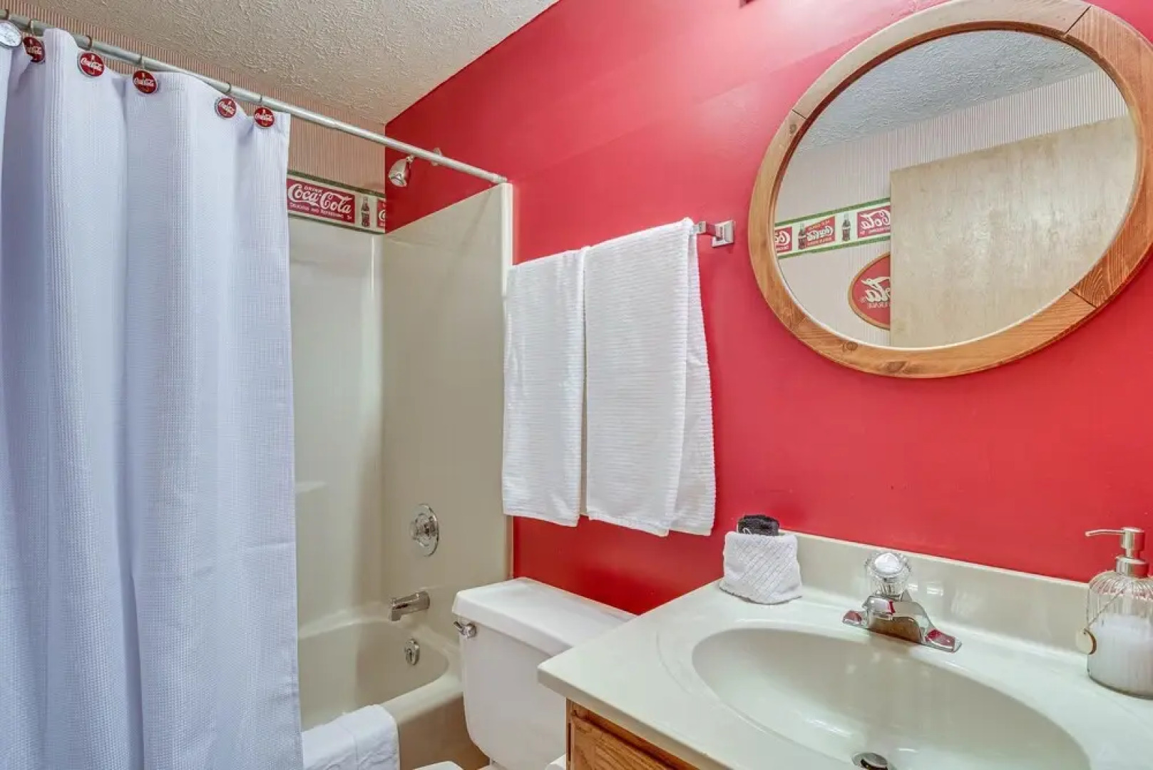 Eco-friendly Poconos Cabin w/ EV Charger!