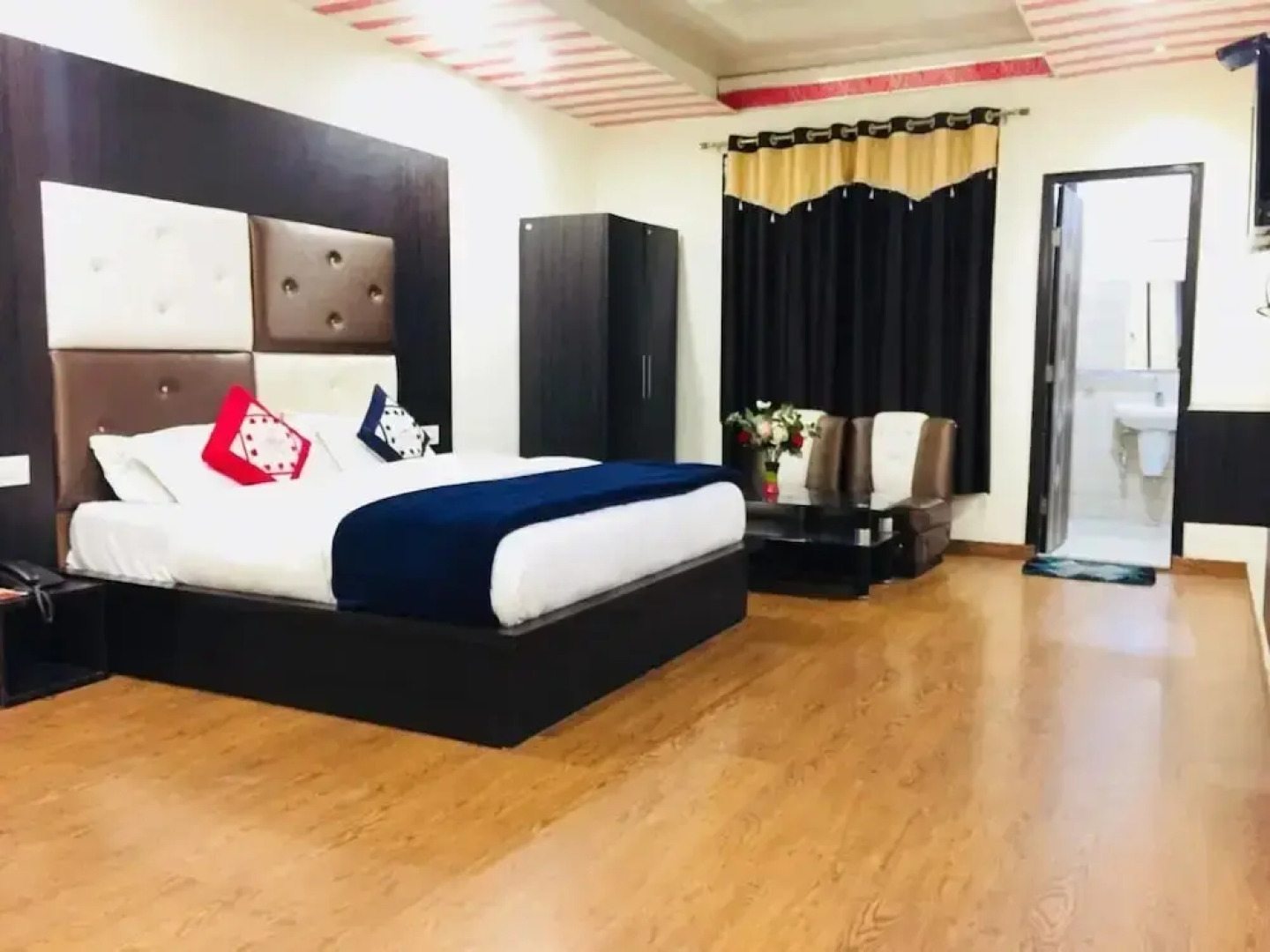 Hotel Dalhousie Grand