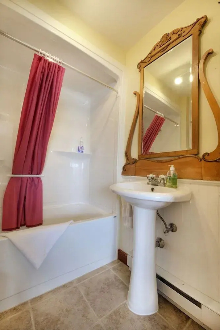 Bayview Pines Country Inn Apartments