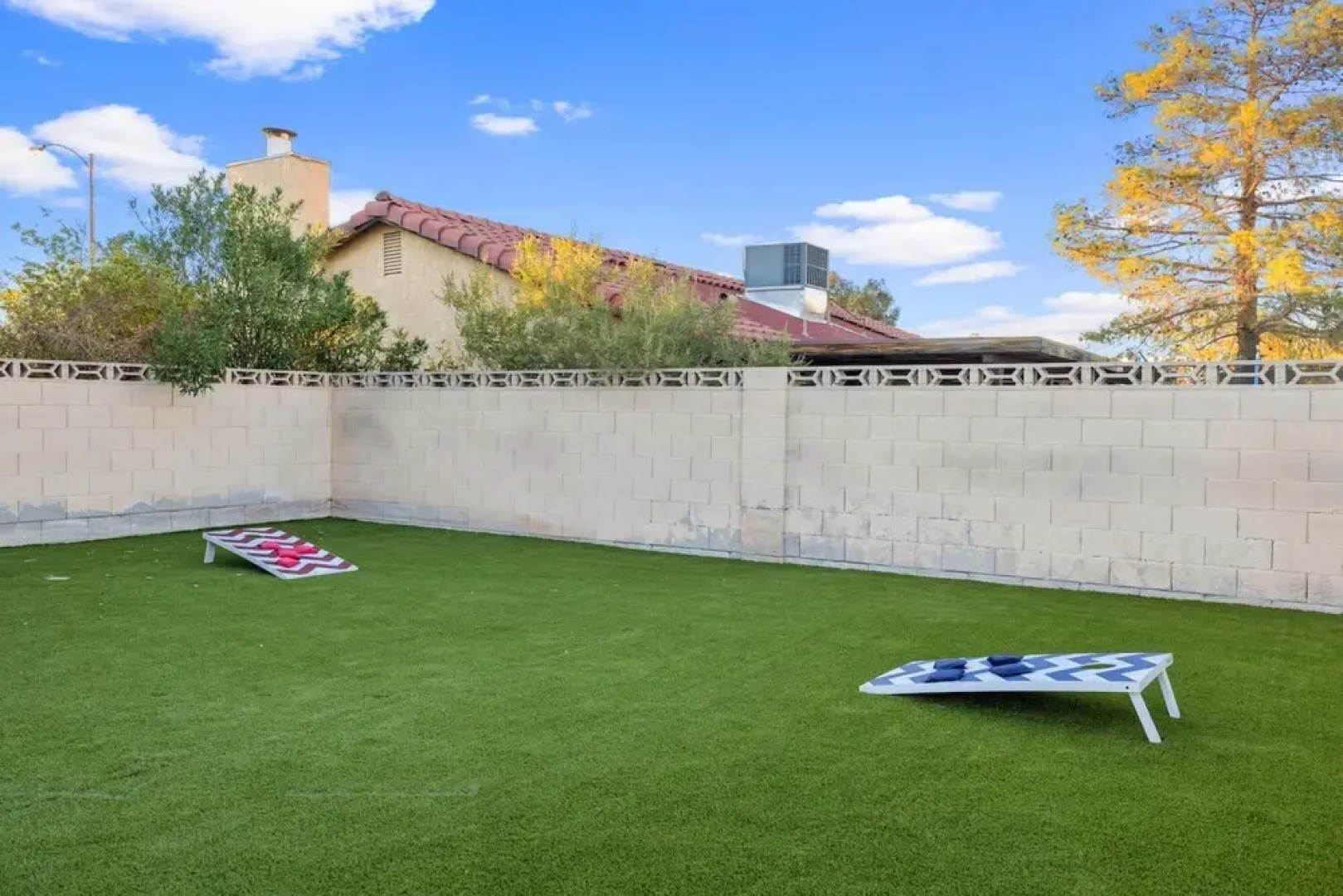 Saratoga A Bright Modern Pool Home in Vegas