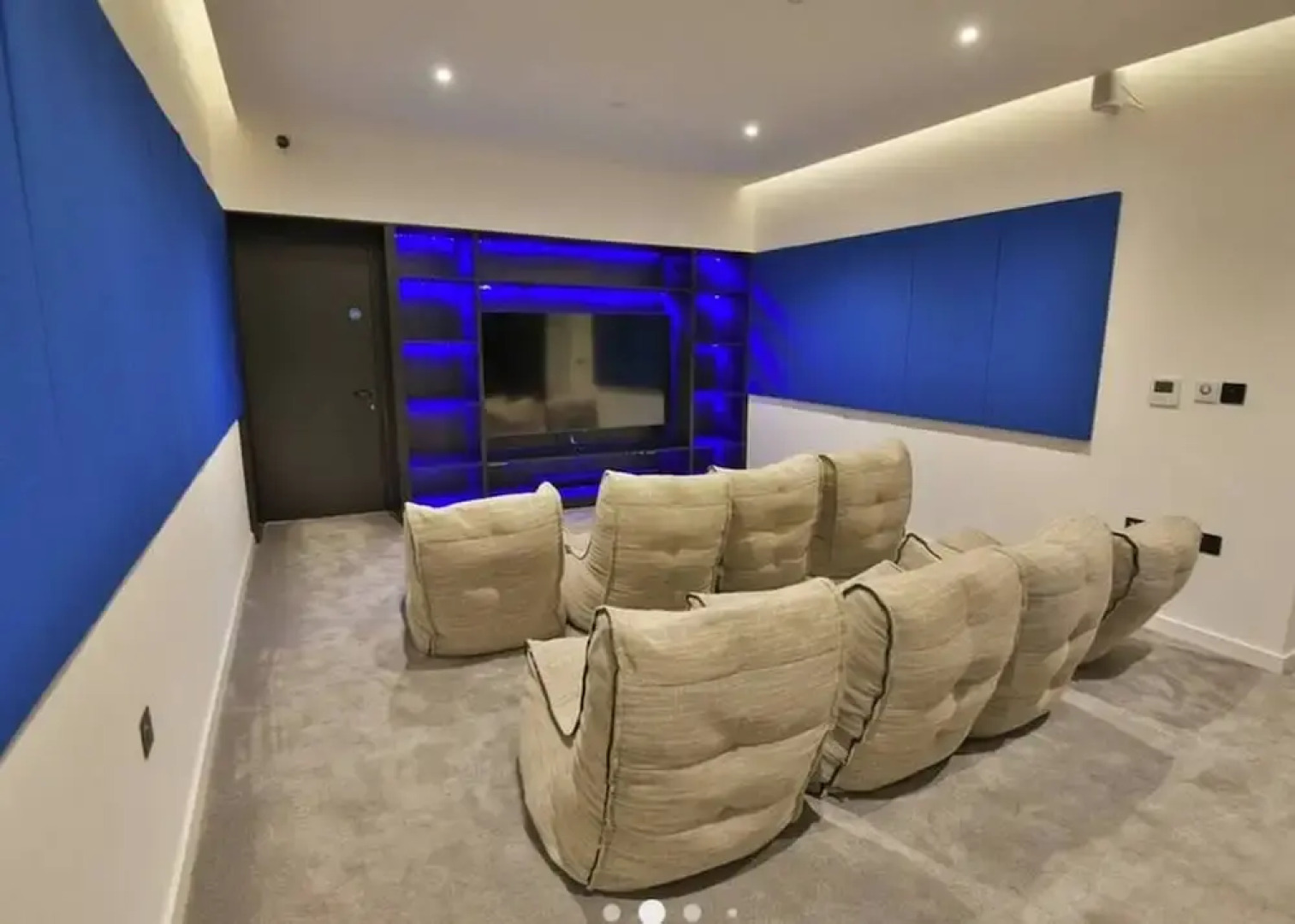 Lakeside - Central Apartment - Free Parking - Cinema Room