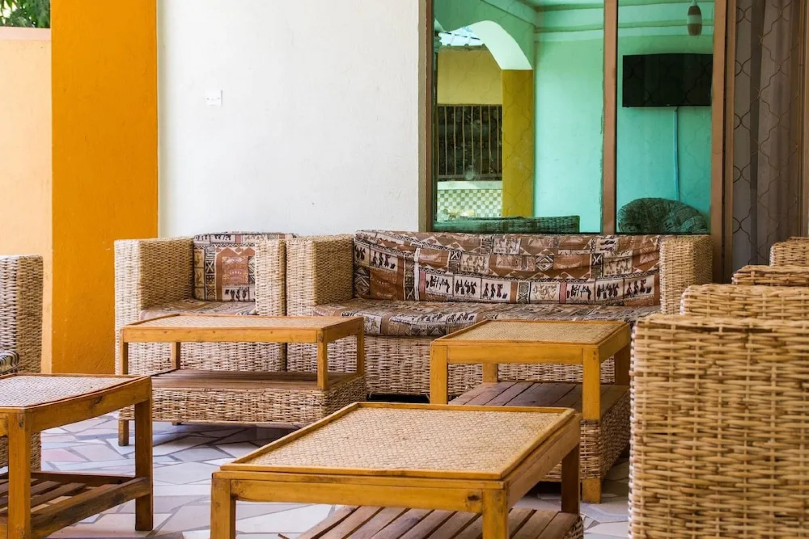 Tropical Suites Hotel