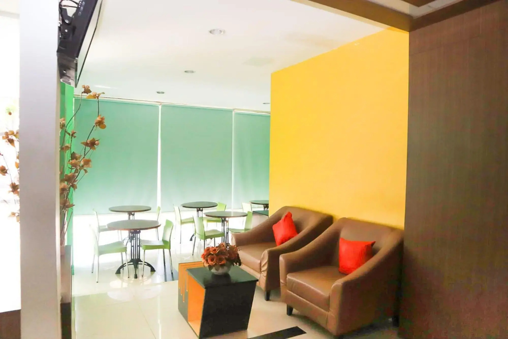 De Nearby Hotel