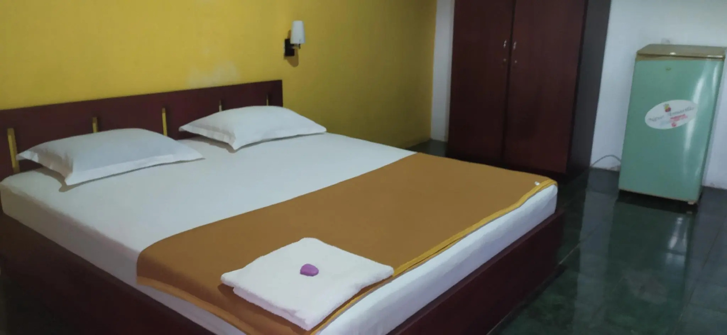 OYO 90490 Hotel Nyi Rindang