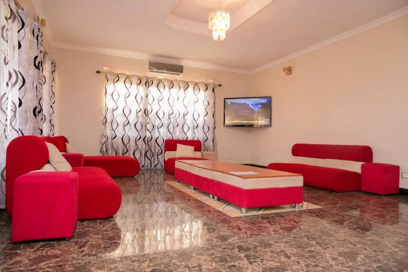 Glitz Cloud 9 Suites