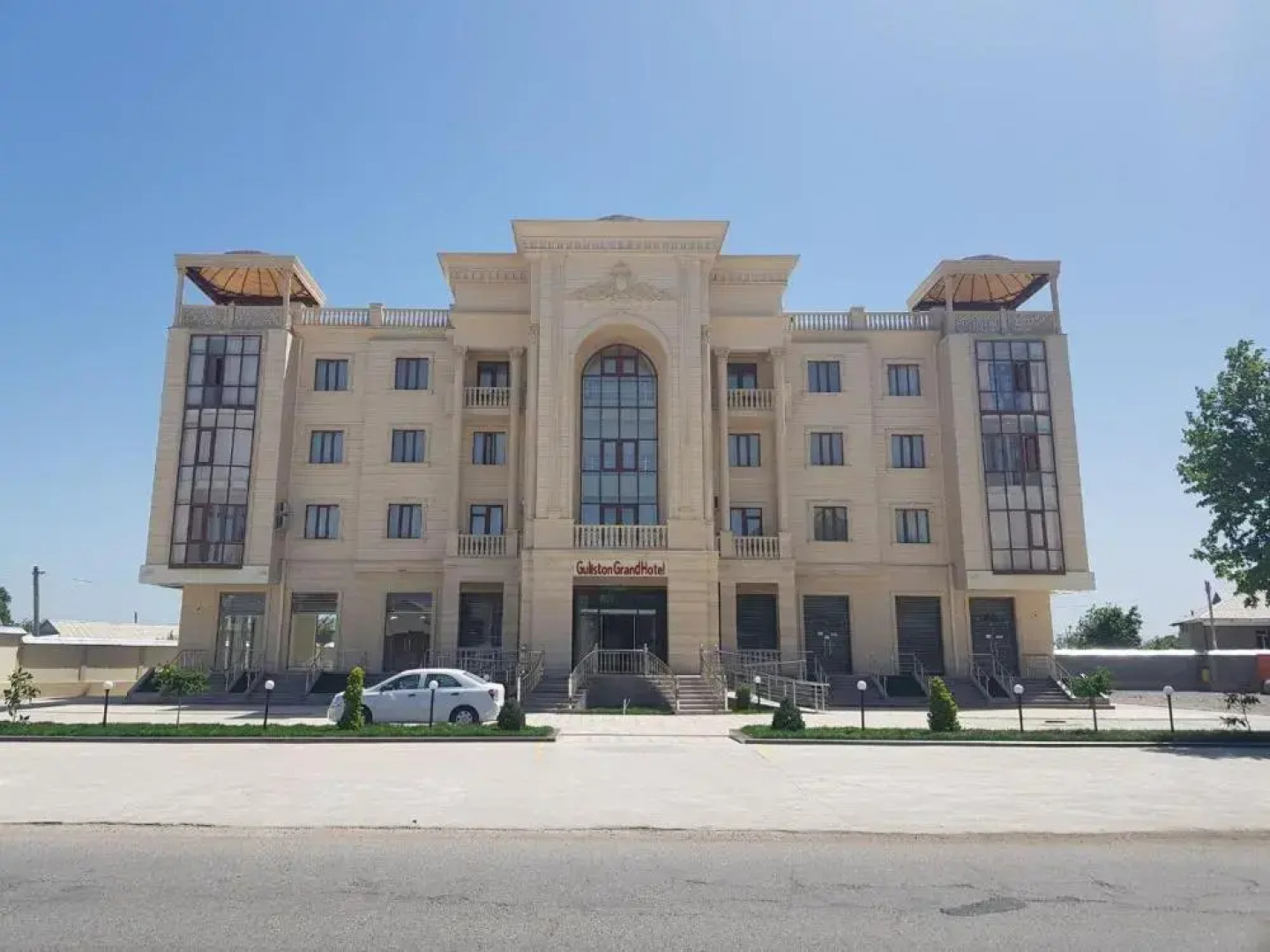 Гулистон Гранд