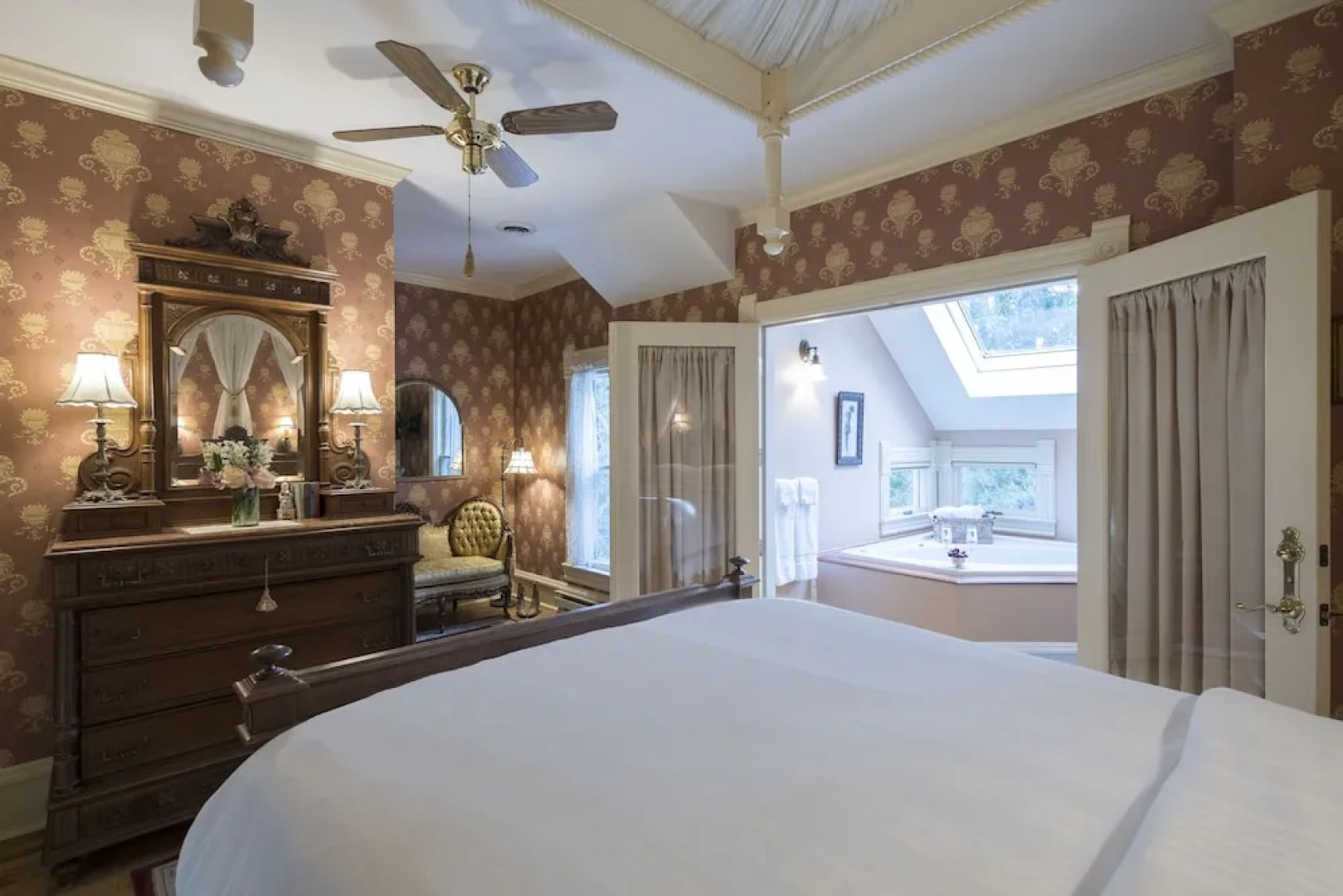 Thorp House Inn & Cottages