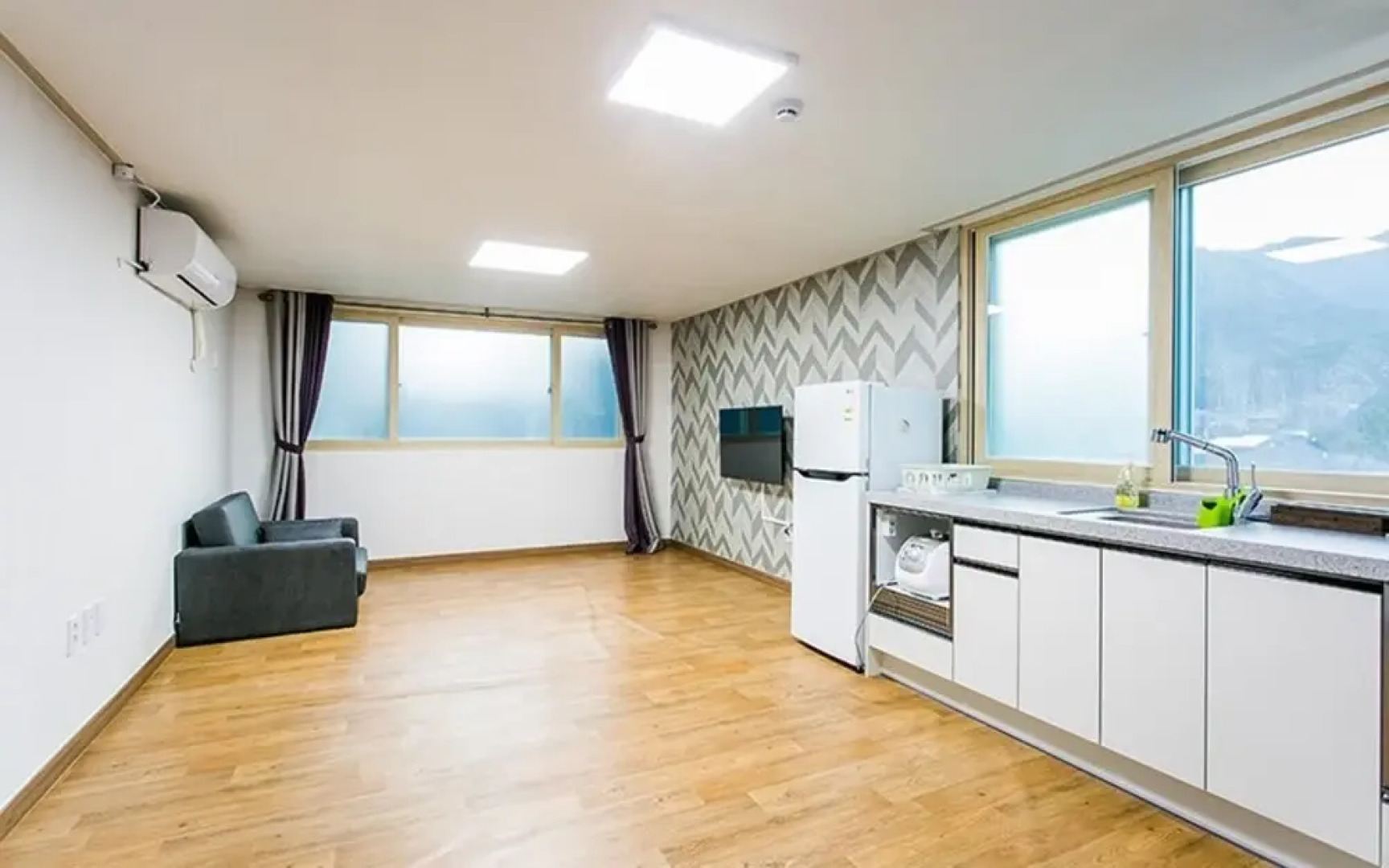 Gongju Donghaksa Moodwa Pension