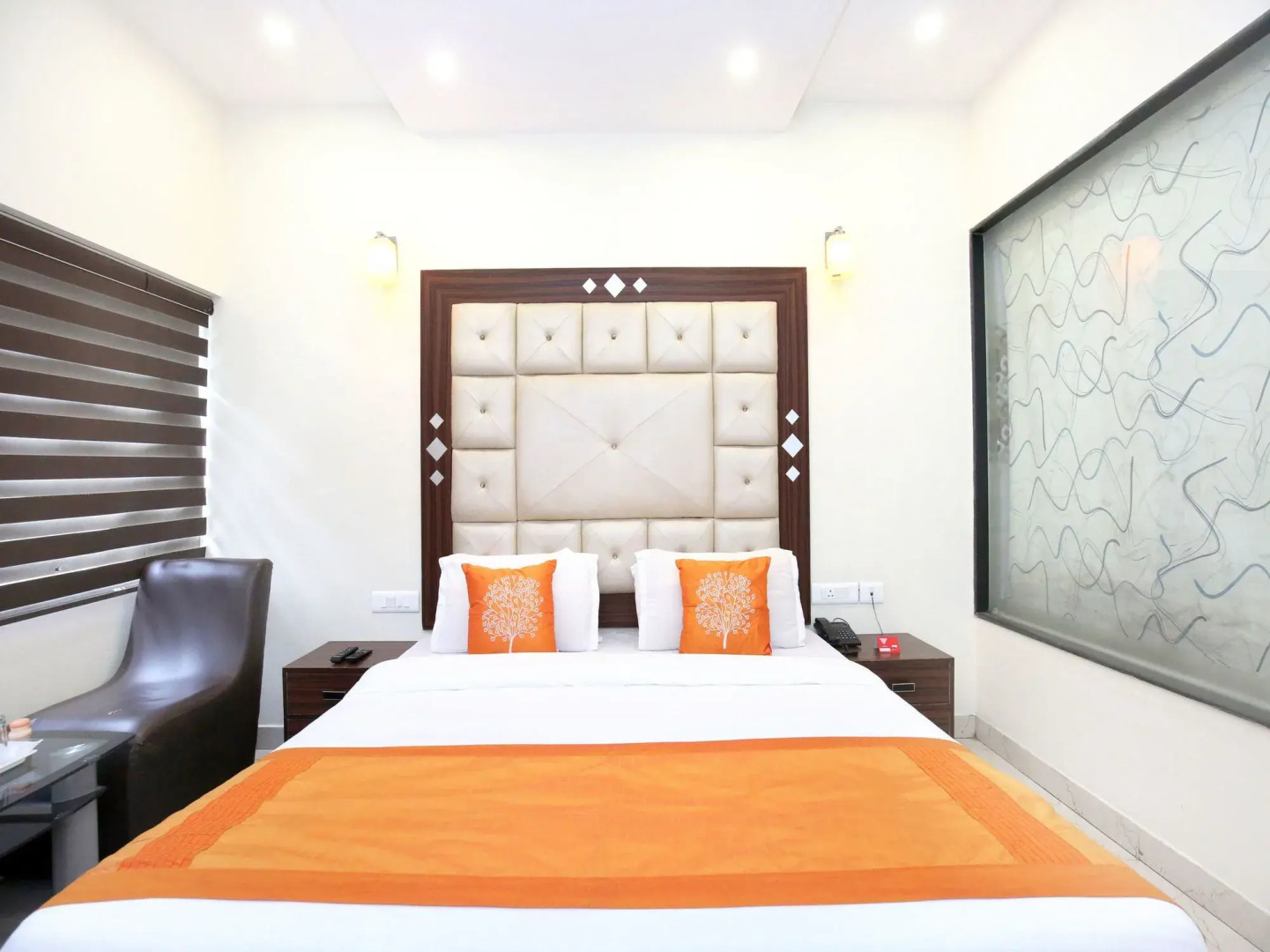 OYO Rooms Sector 22 Mobile Market