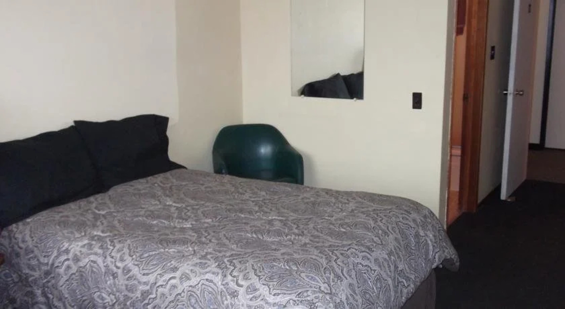 Quinsam Hotel & Hostel