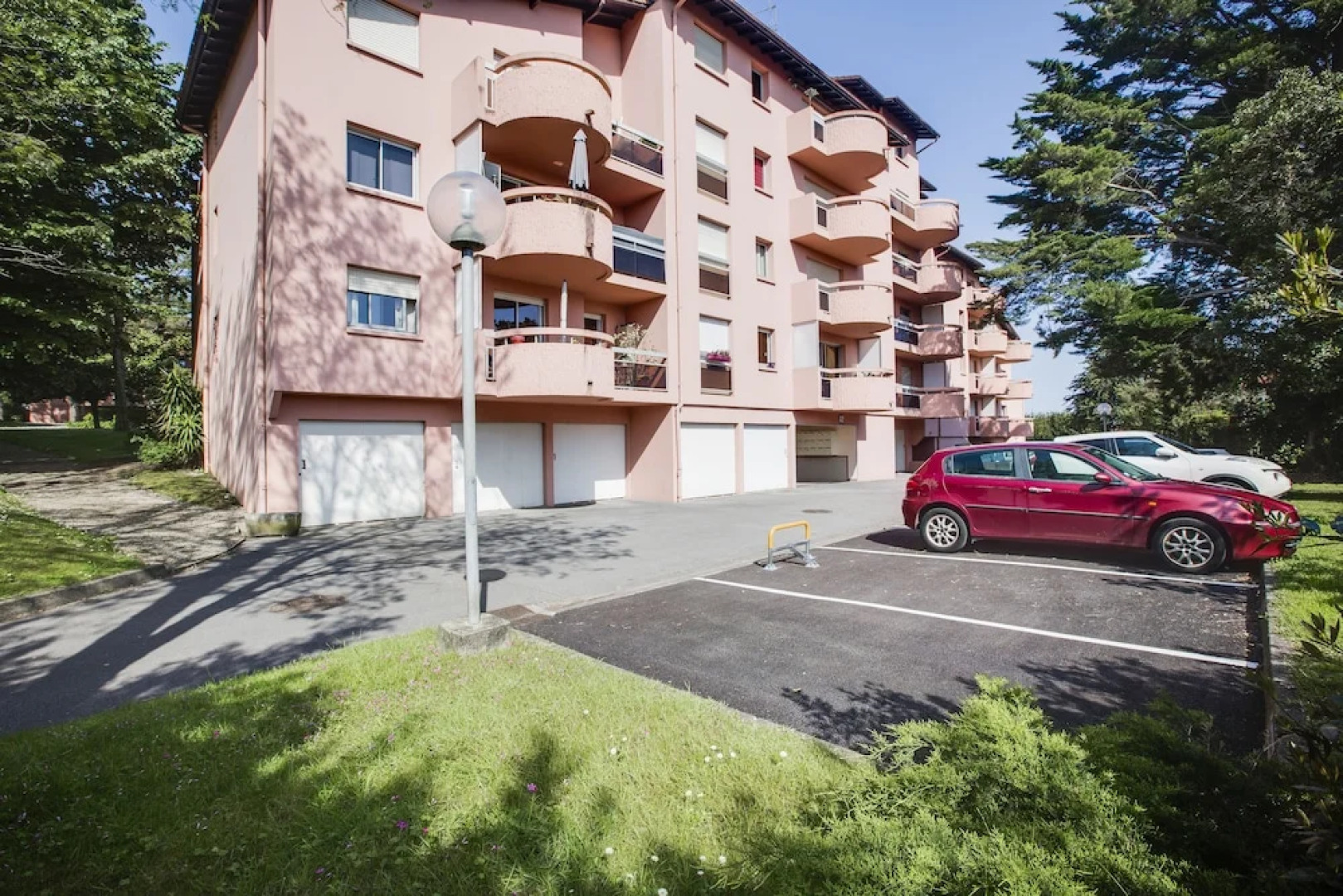 Le super privé: T2 refait à neuf avec parking