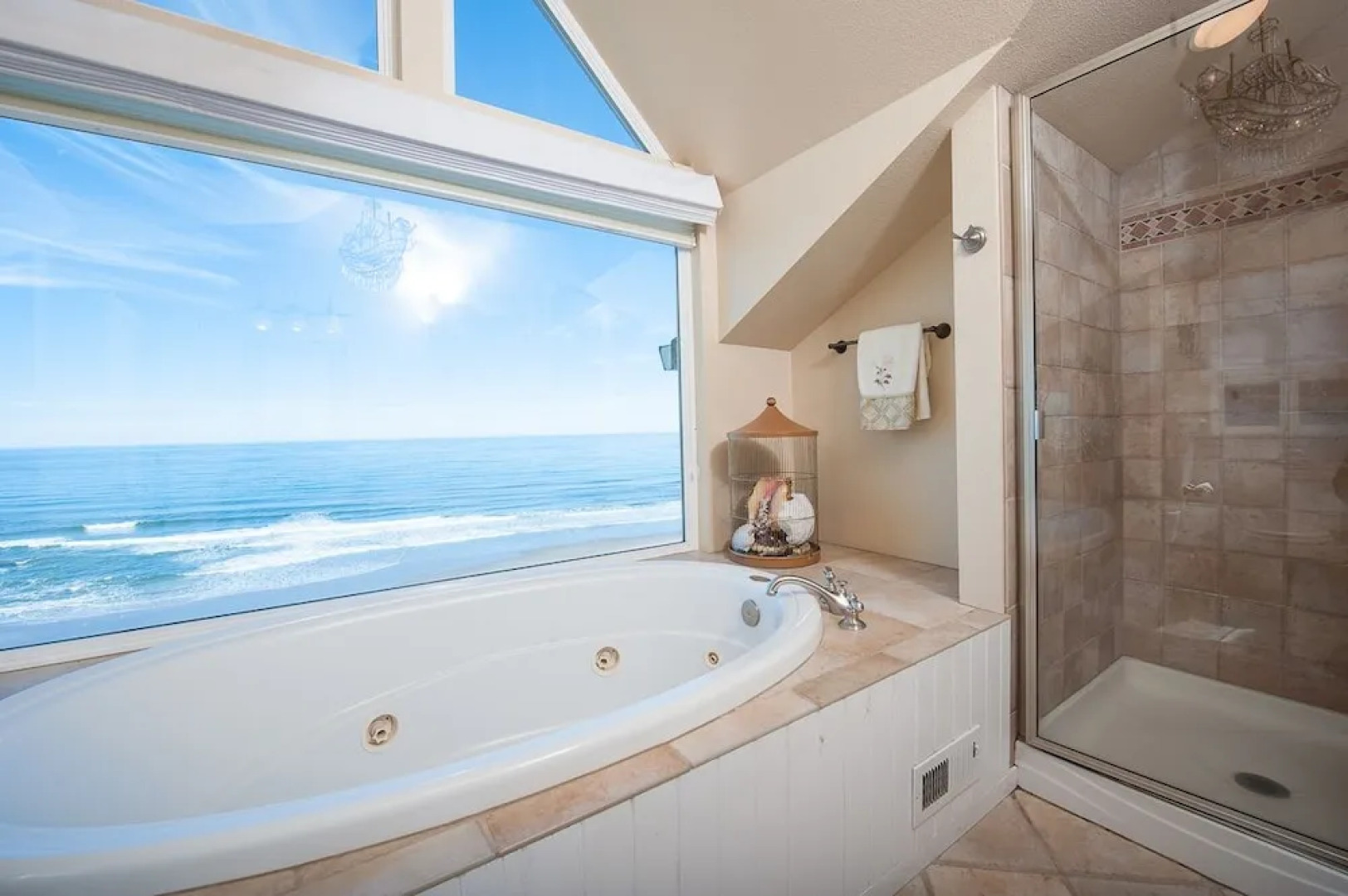 Sea Cliff 3 Br cottage by RedAwning