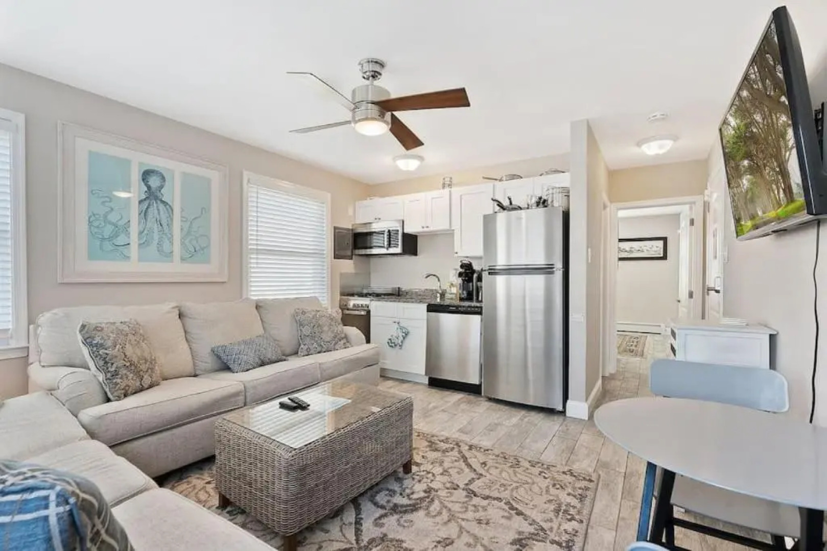 Catch some Rays Parking 2 blocks from Beach