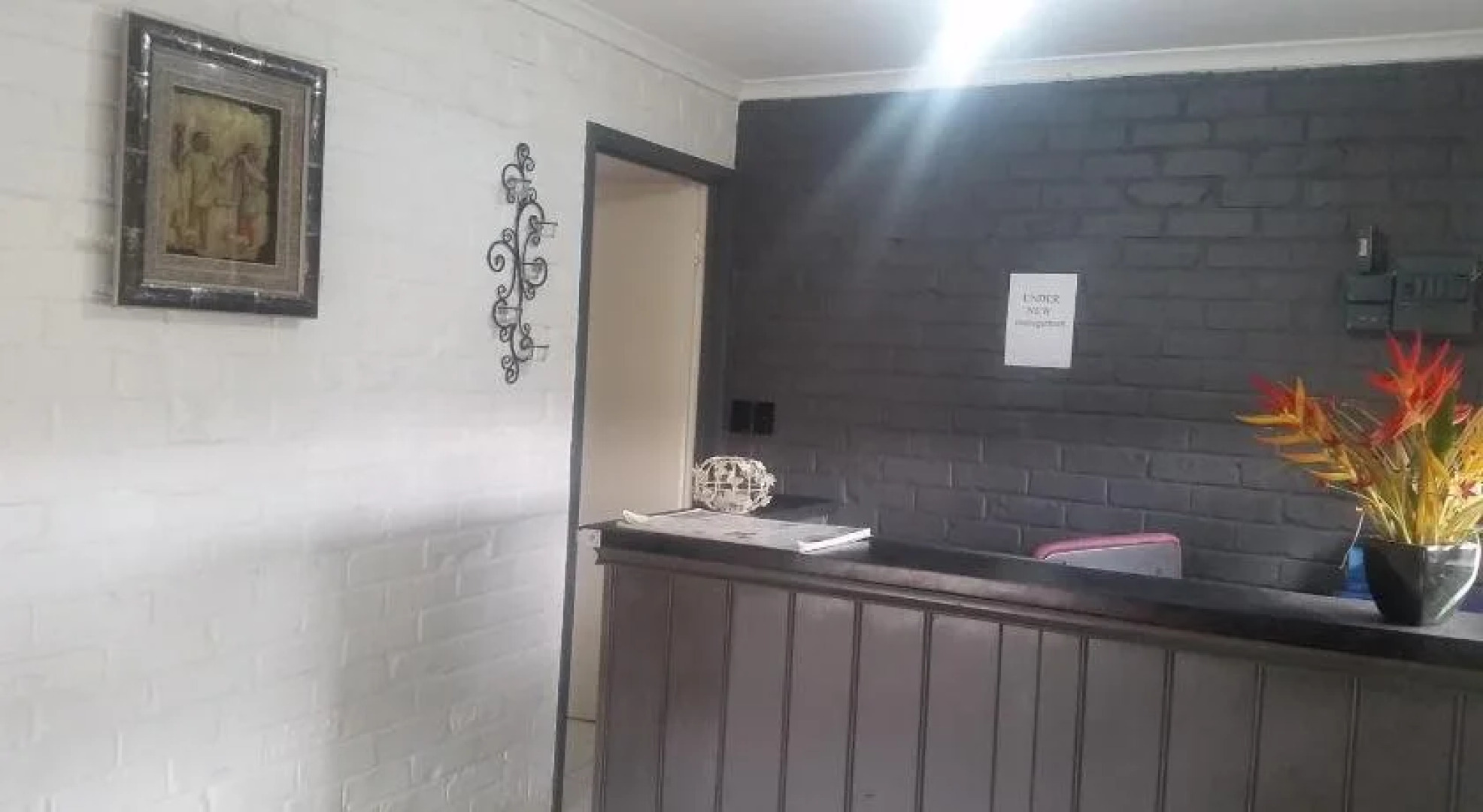 Sanz Motel Wentworth