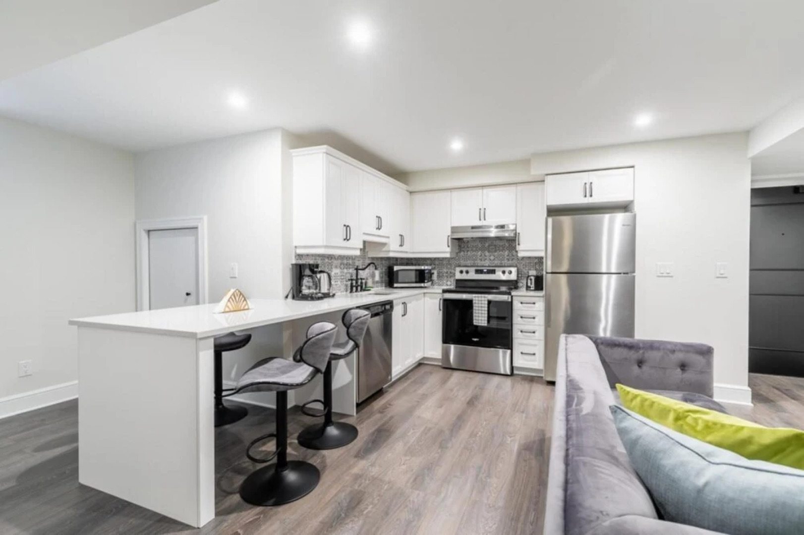 Rideau Comfort 2BD 1BA Apartment Free Parking