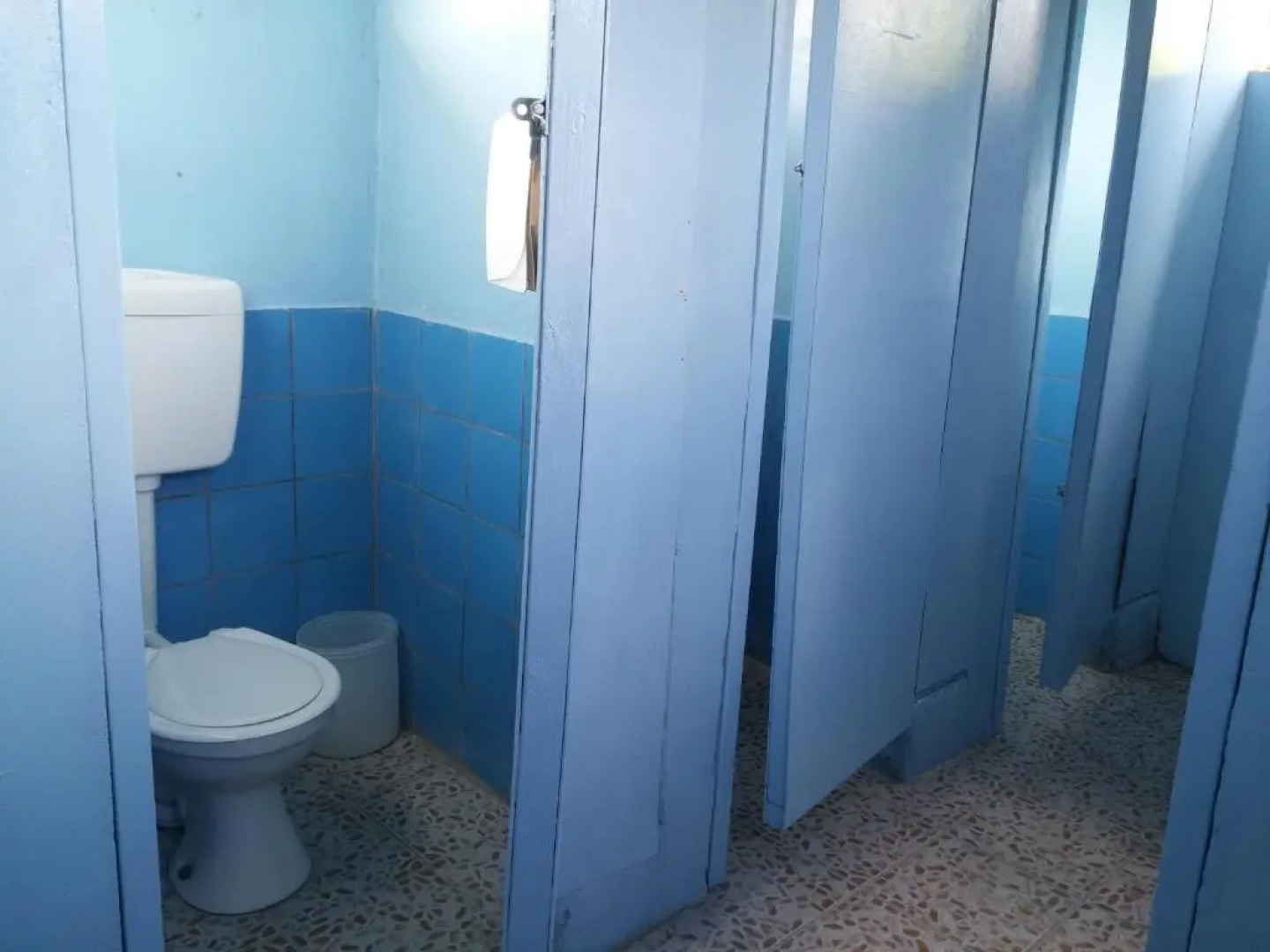 Bluepango Guest House - Hostel