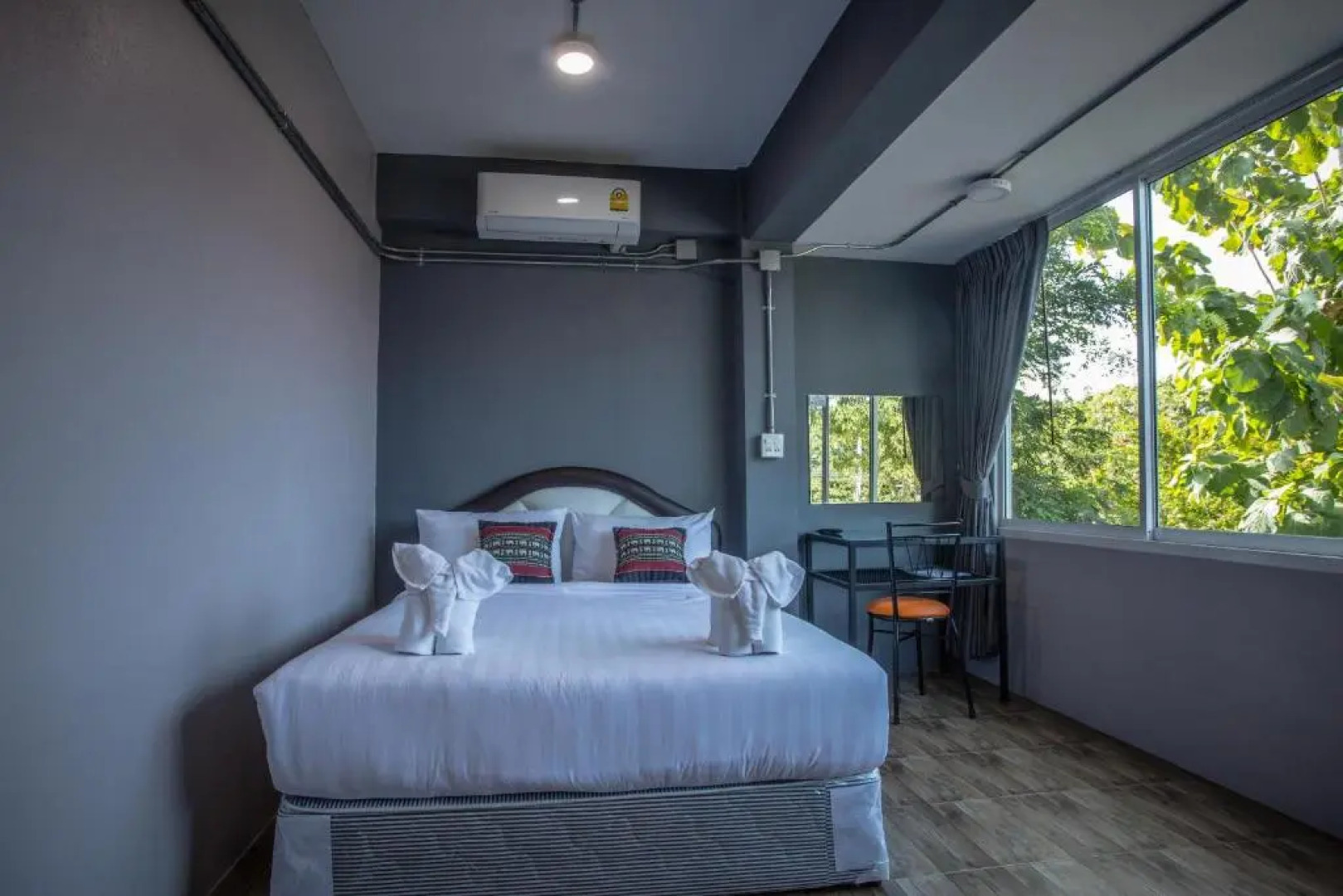 Baan Chang Hotel & Coffee House