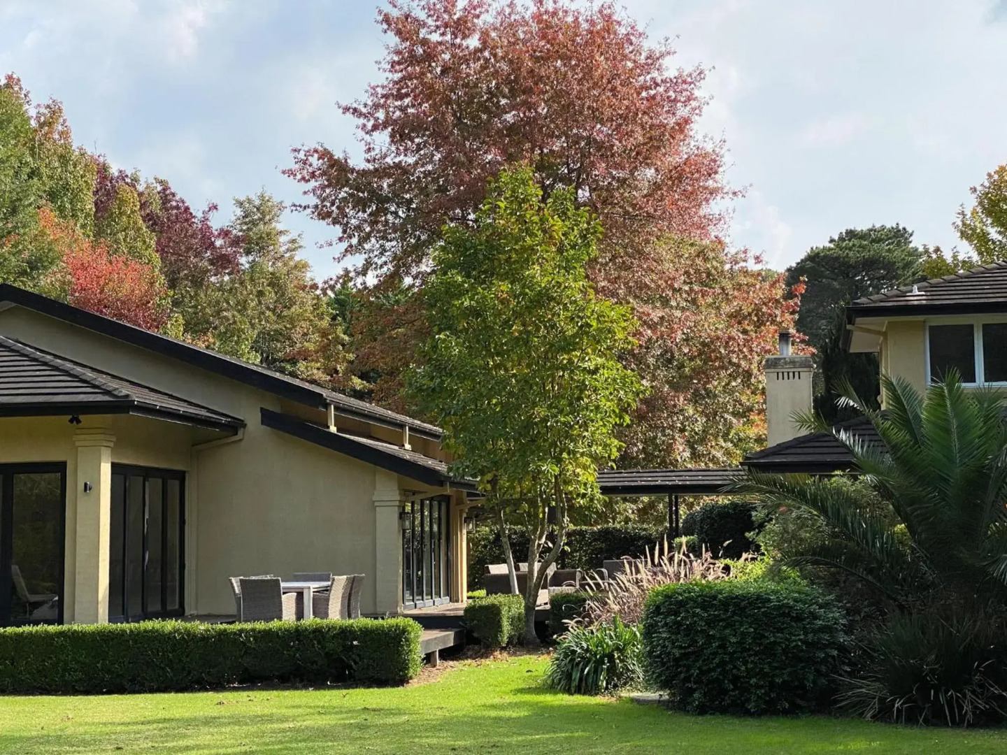 KEVALIER PARK Berry 4pm check out Sundays