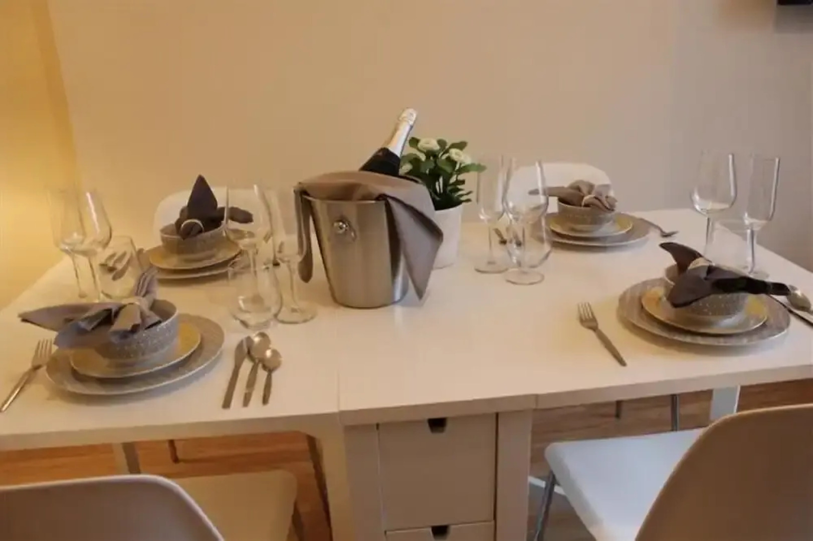 The Maelor - Berwyn House - Central Wrexham - Sleeps Up To 6