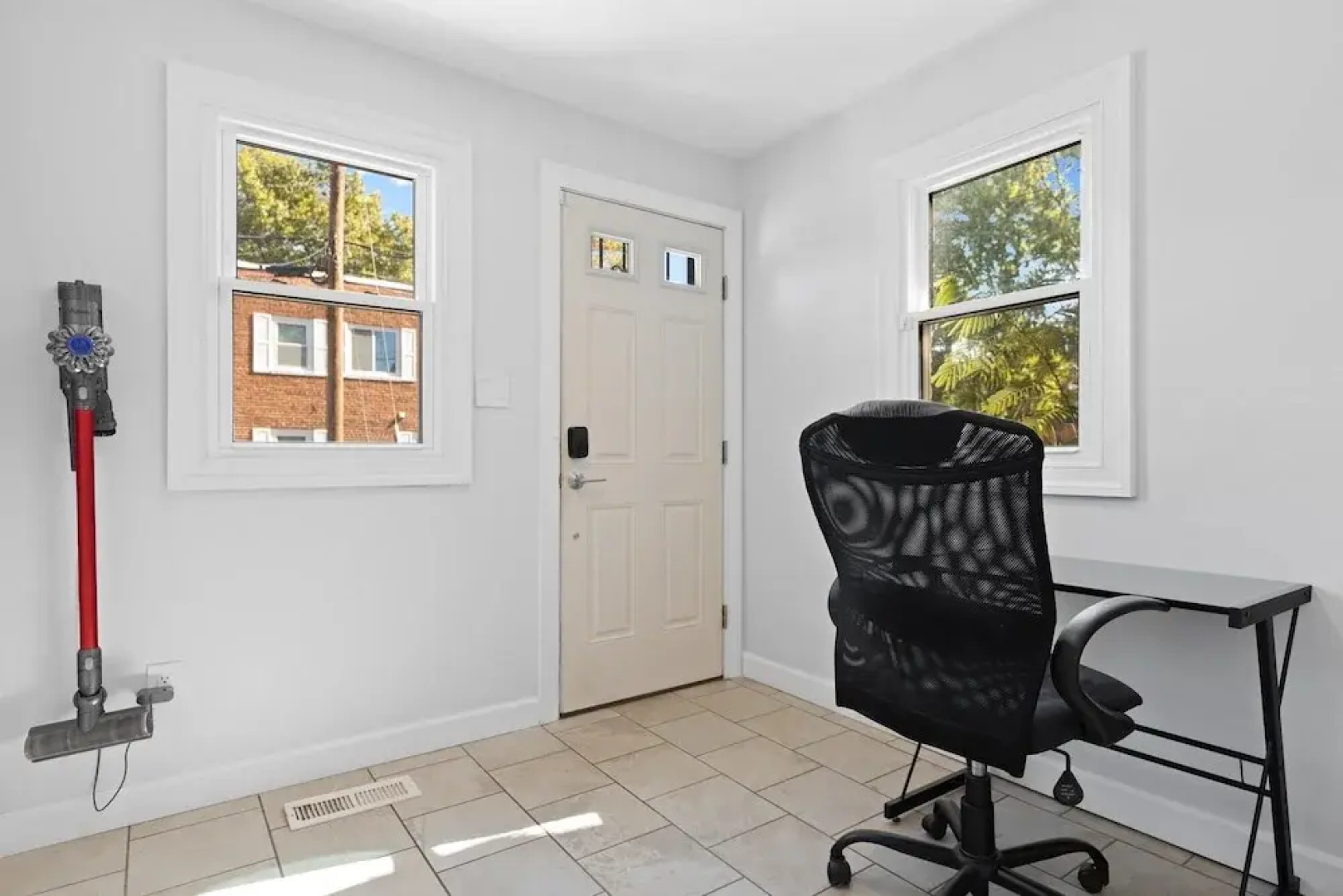 Entire 2-br Townhome Mins From Del Ray Old Town
