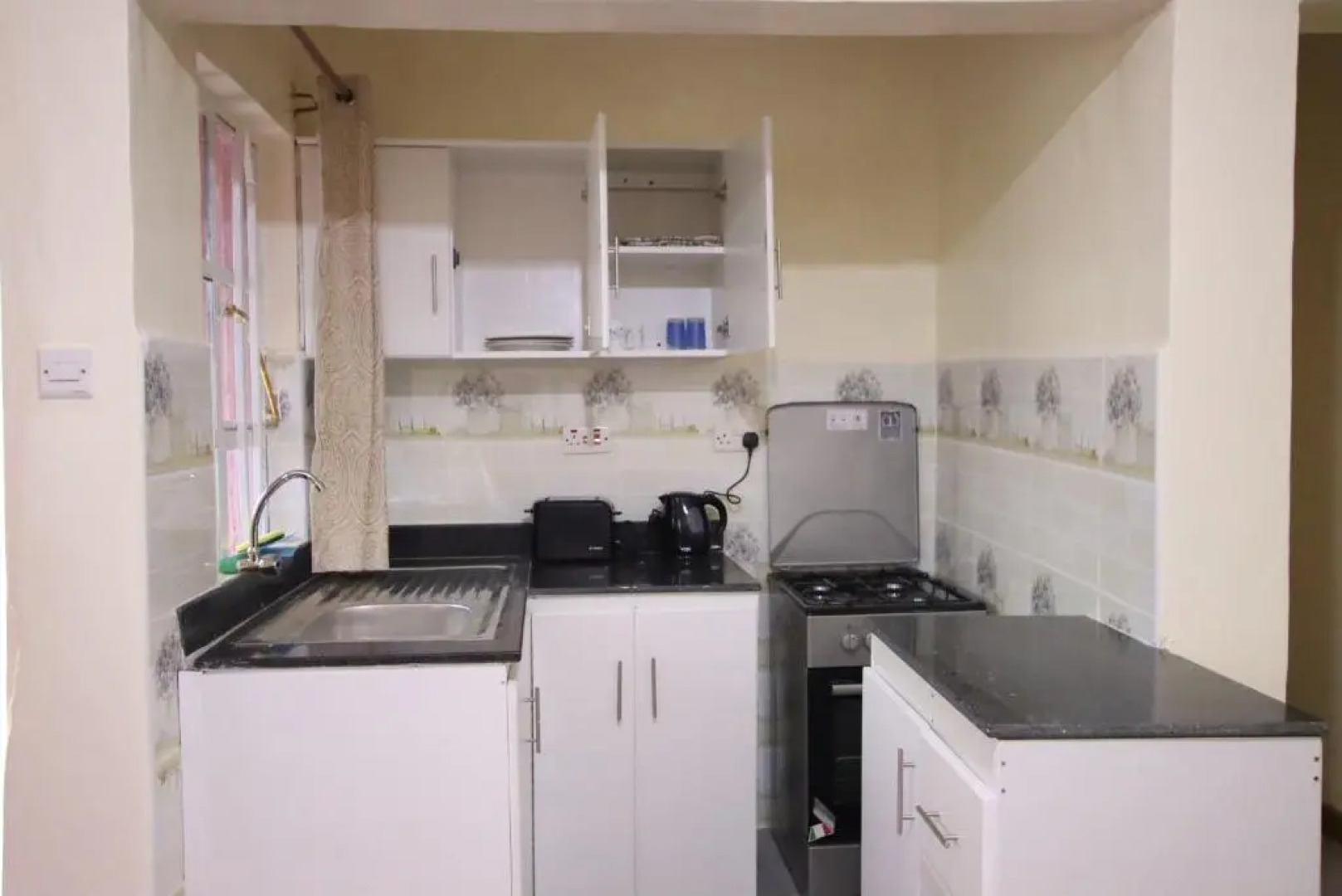 Stay.Plus Ebony Mara House