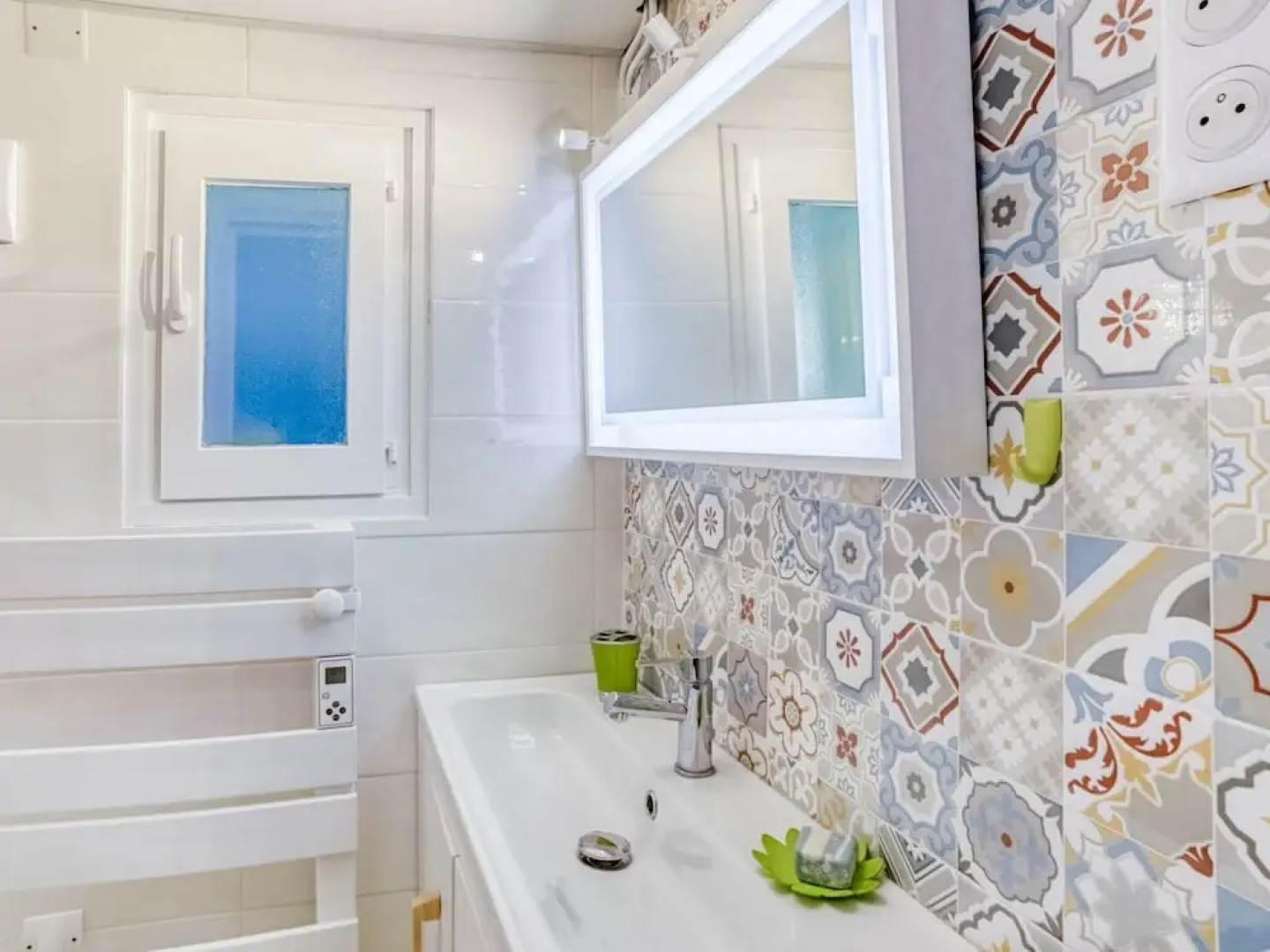 Comfortable Holiday Home in Roanne With Swimming Pool