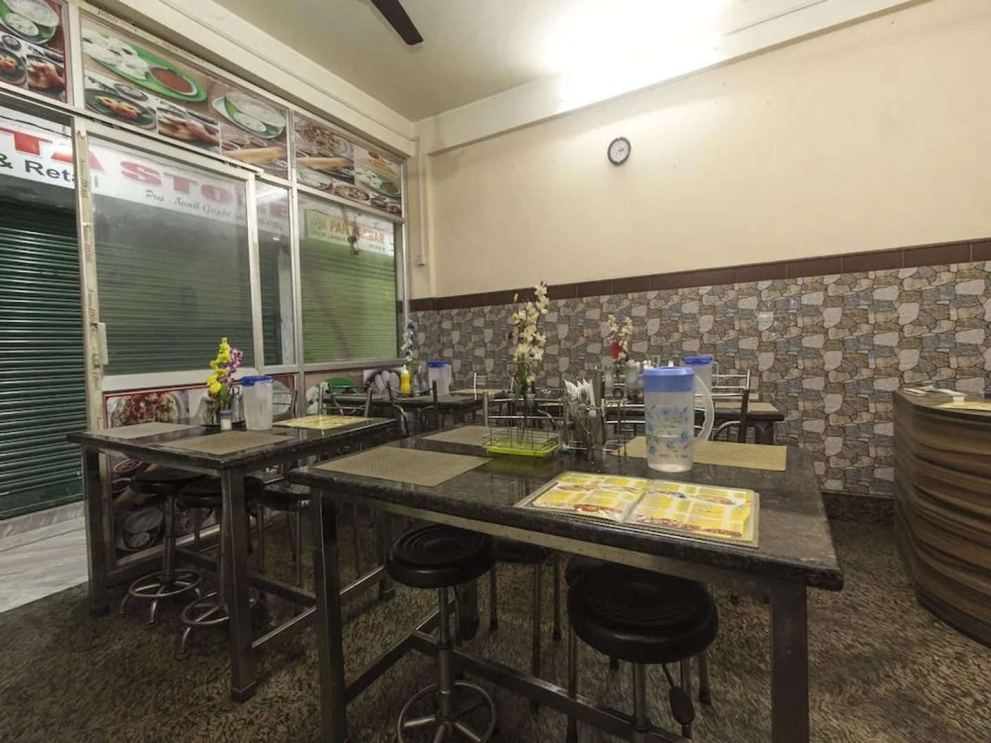 OYO 14331 Hotel Aquarium