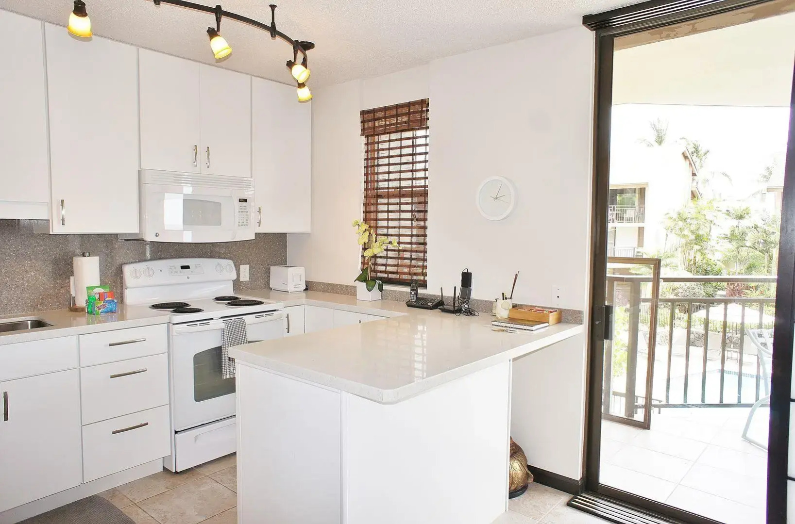 Kona Makai 6305 by RedAwning