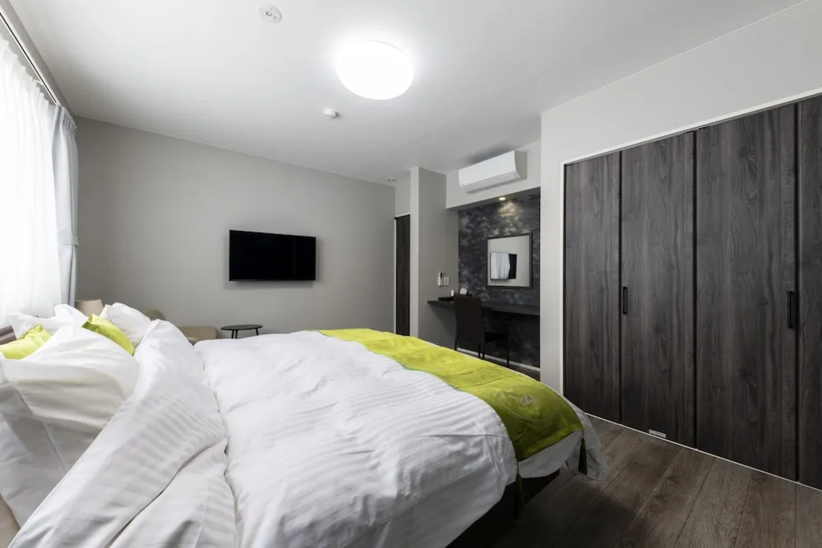 LYS GRACIEUX【Ezo Fuji hoothills】