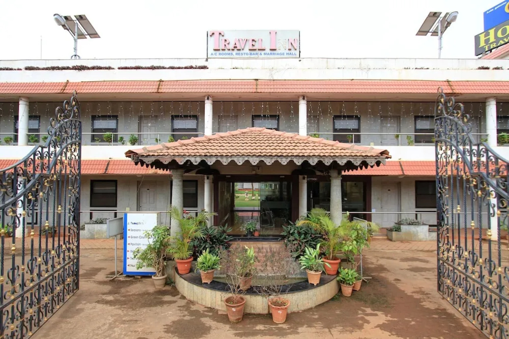 OYO 22528 Hotel Travel Inn